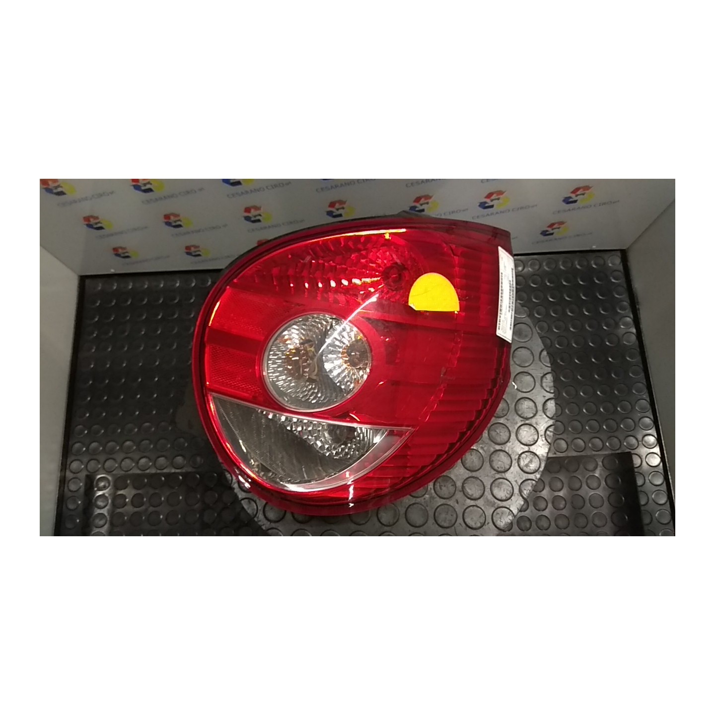 FANALE POST. DX. 052 DR DR1 (01/10-) SQR472 733010070
