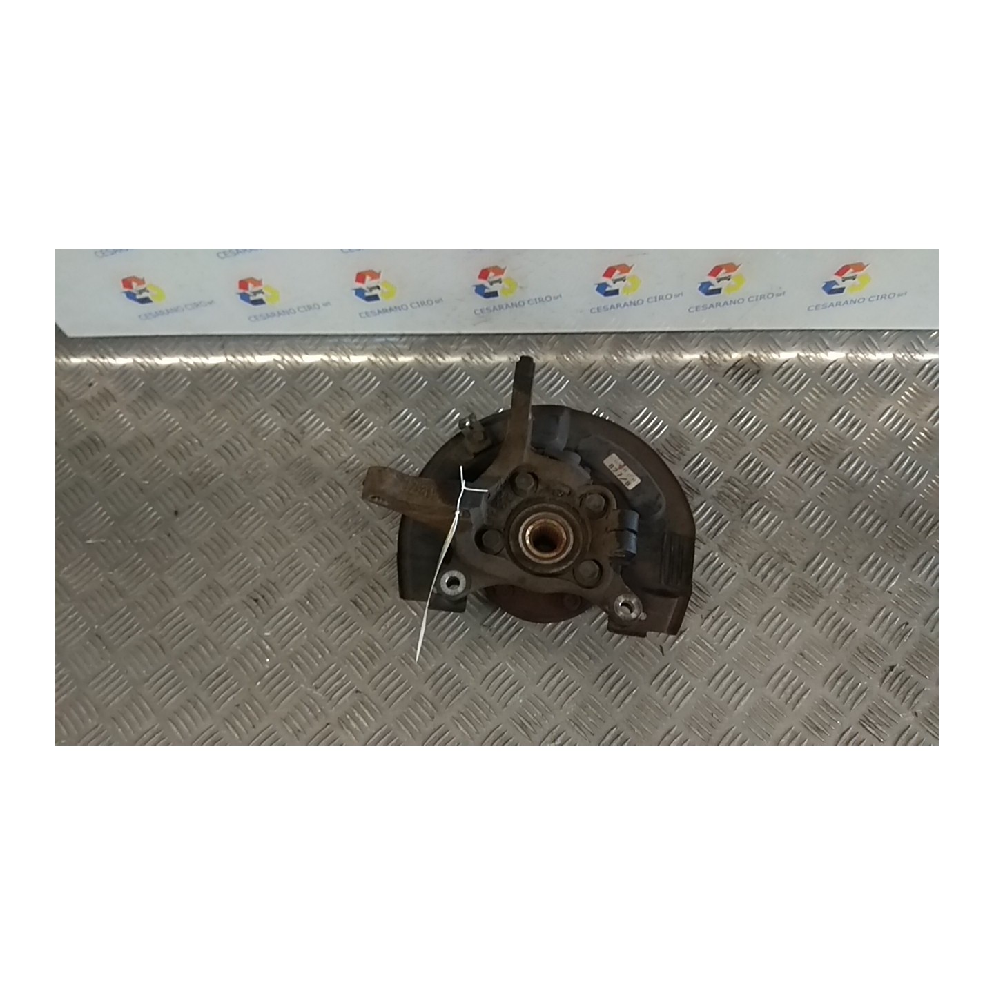 MONTANTE SOSP. ANT. DX. 106 MITSUBISHI SPACE RUNNER (09/99-12/01) 4G63 MR297064