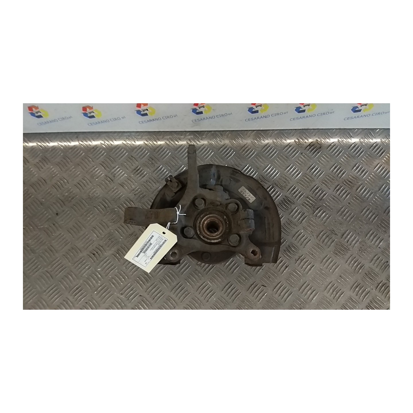 MONTANTE SOSP. ANT. DX. 109 MITSUBISHI SPACE RUNNER (09/99-12/01) 4G63 MR297064