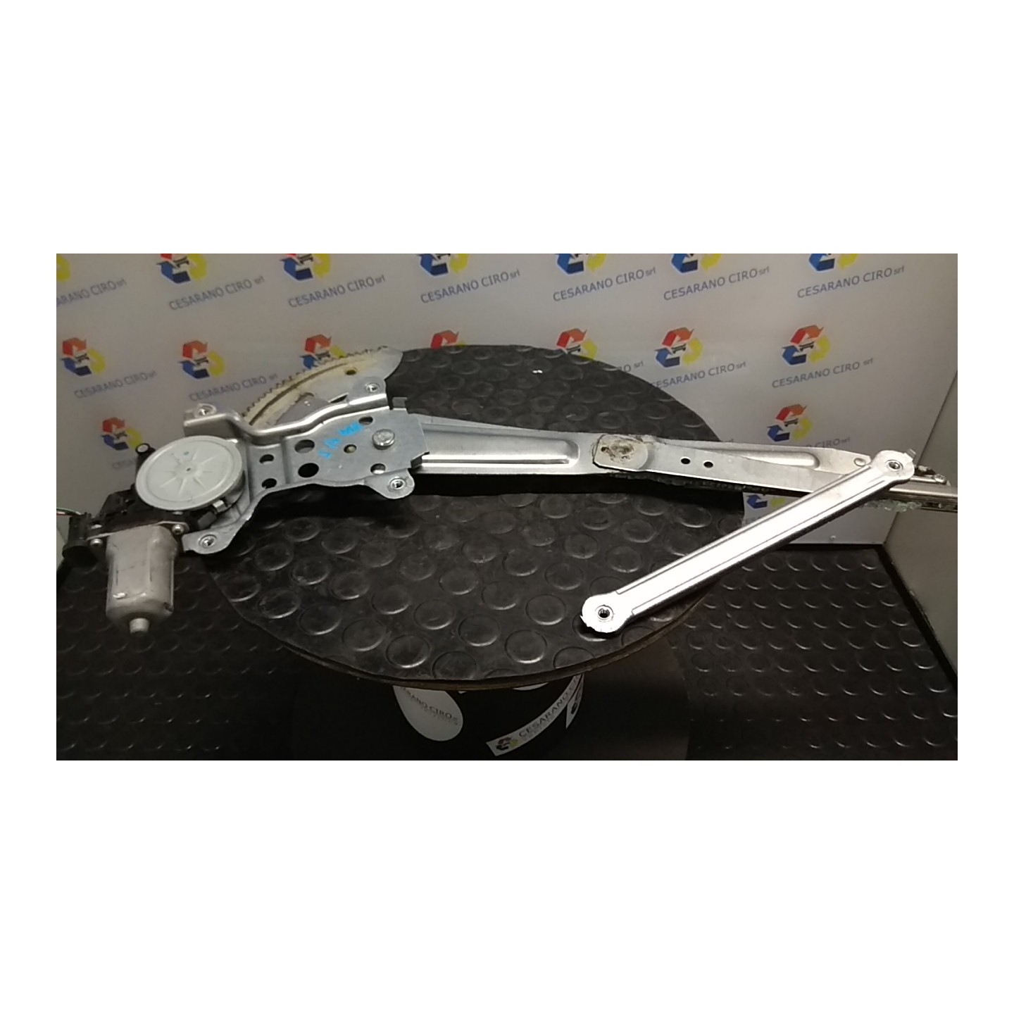 ALZACRISTALLO ELETTR. PORTA ANT. C/MOTORINO SX. 112 SUZUKI SPLASH (02/08-10/15) K10B 8340279J10000