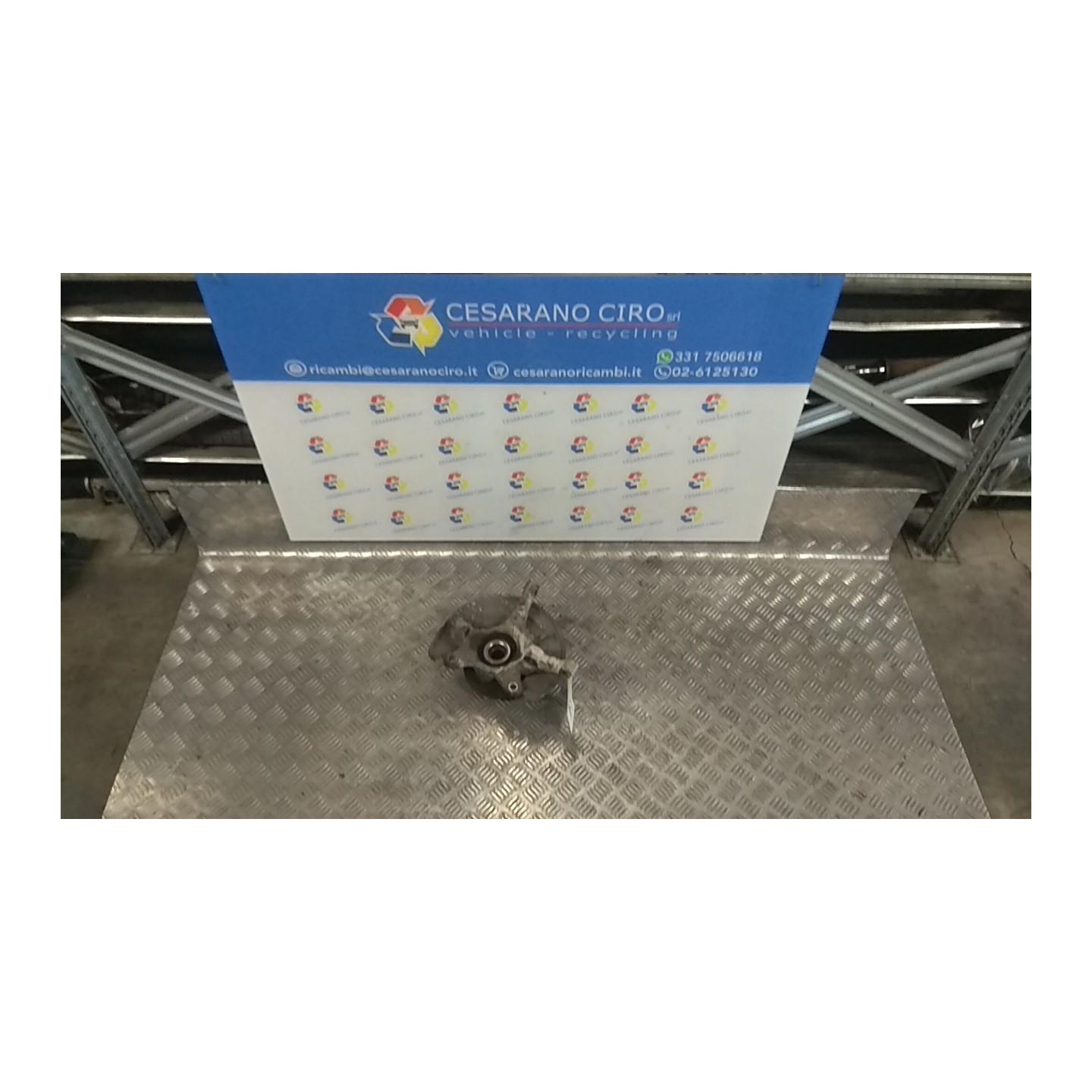 MONTANTE SOSP. ANT. C/MOZZO E CUSCINETTO SX. 039 MITSUBISHI COLT 7A SERIE (06/04-12/09) 639939 MN102067
