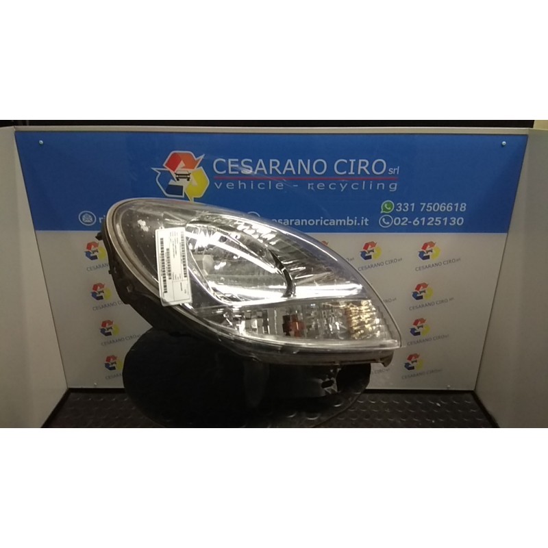 PROIETTORE DX. 137 RENAULT KANGOO (04/03-03/09) D4FF7 260107401R