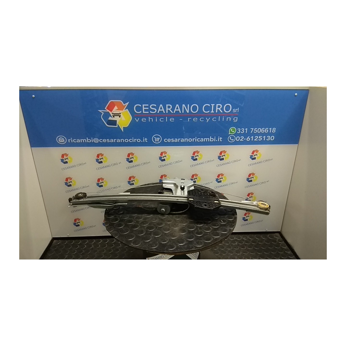ALZACRISTALLO ELETTR. PORTA ANT. SX. 040 DACIA SANDERO 2A SERIE (12/12-) D4FF7 807213282R