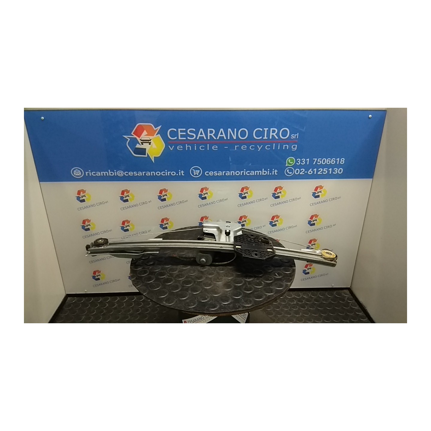 ALZACRISTALLO ELETTR. PORTA ANT. SX. 040 DACIA SANDERO 2A SERIE (12/12-) D4FF7 807213282R
