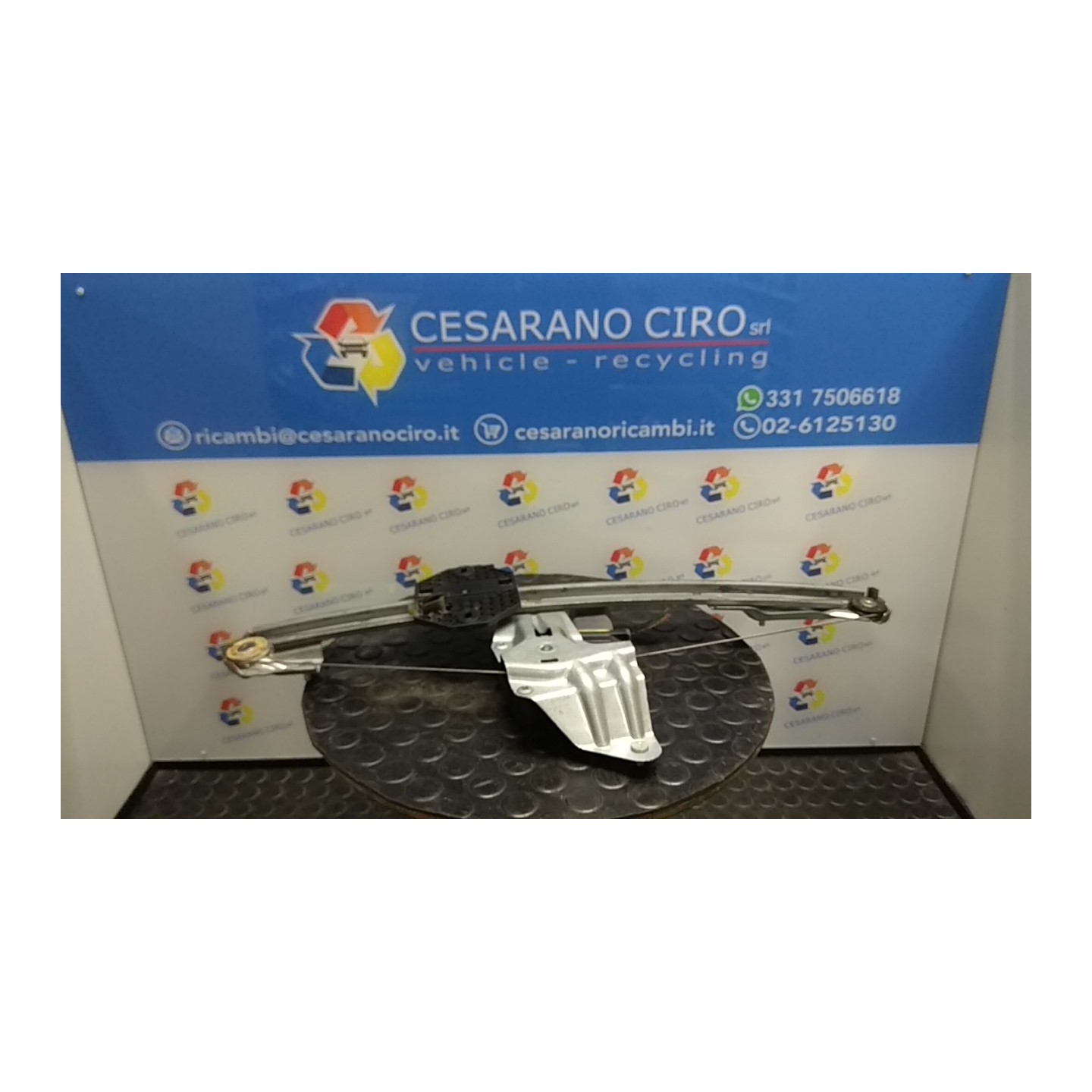 ALZACRISTALLO ELETTR. PORTA ANT. SX. 040 DACIA SANDERO 2A SERIE (12/12-) D4FF7 807213282R