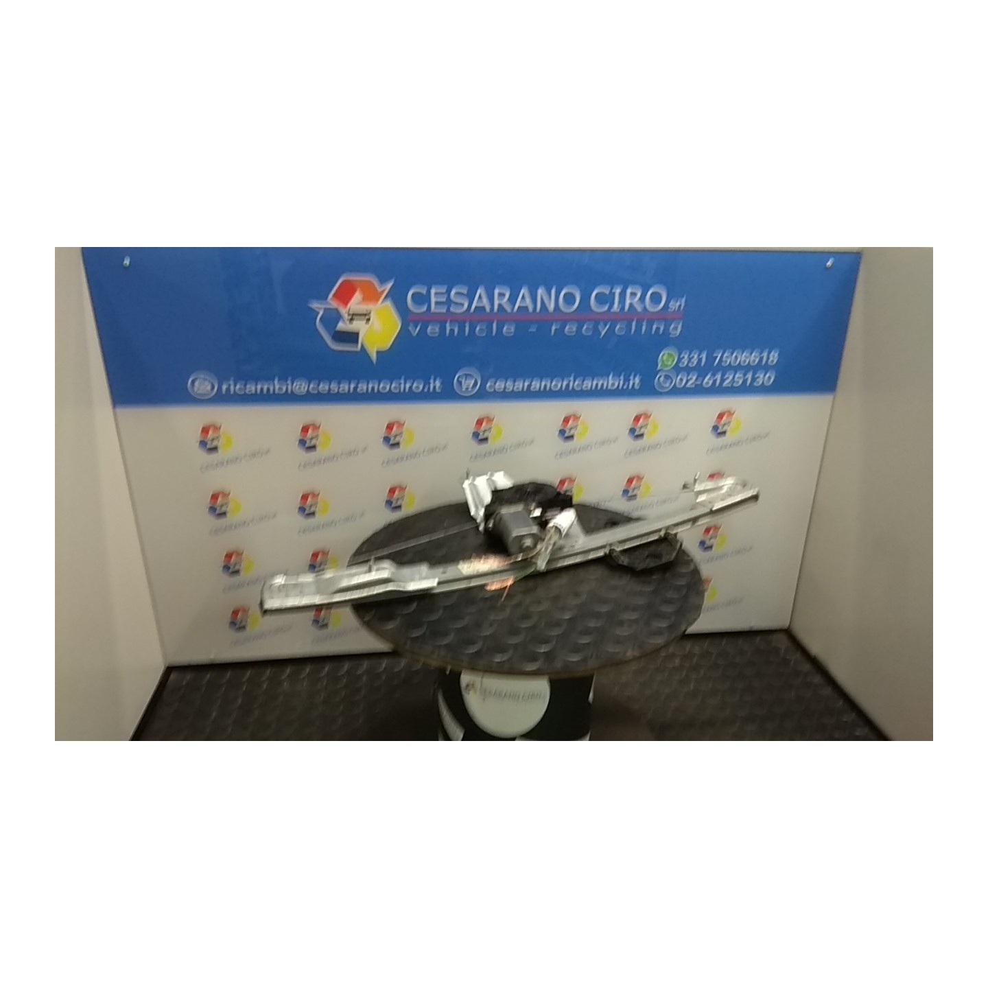 ALZACRISTALLO ELETTR. PORTA ANT. CON MOTORINO DX. 039 DACIA SANDERO 2A SERIE (12/12-) D4FF7 807209299R