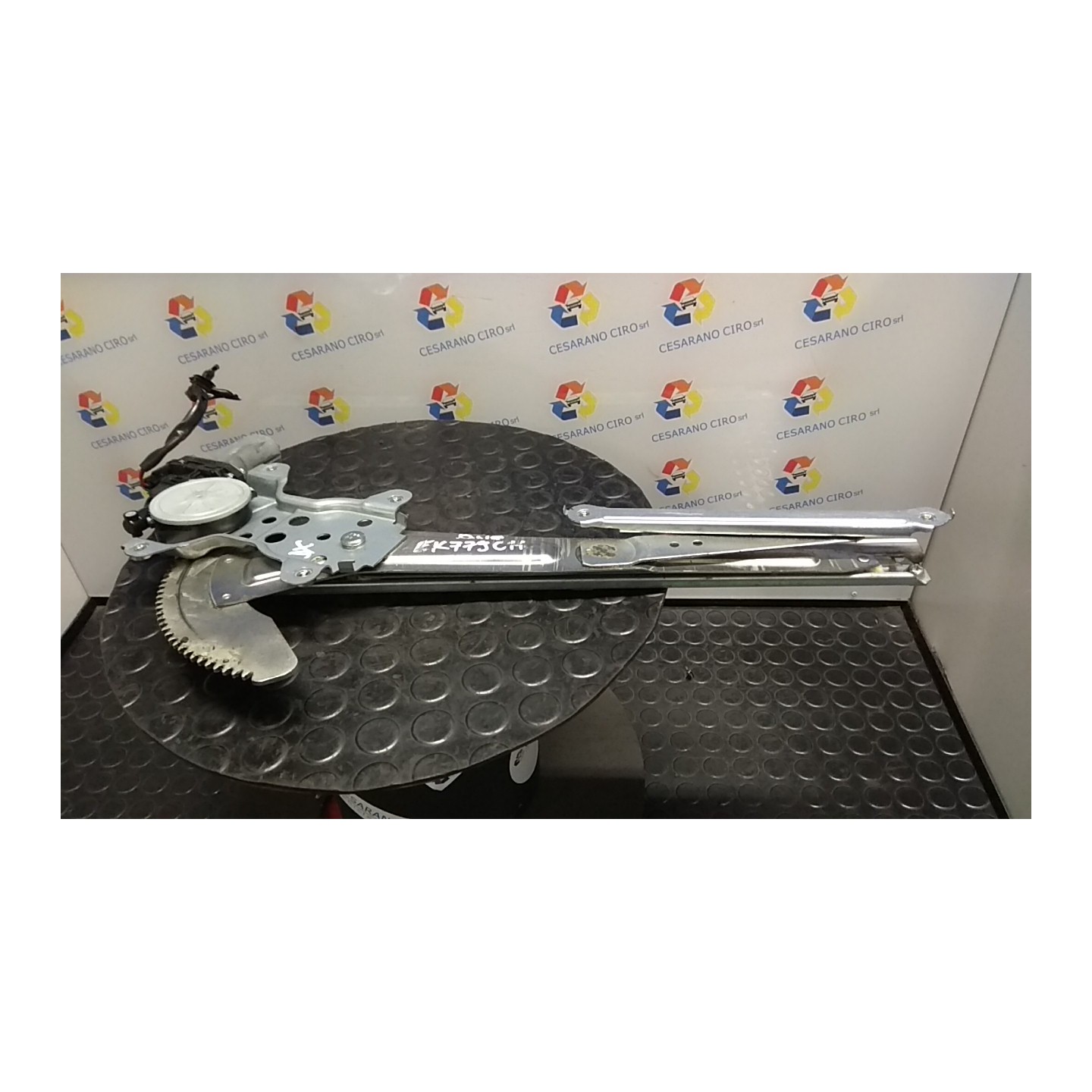 ALZACRISTALLO ELETTR. PORTA ANT. GL,GLX DX. 017 SUZUKI SX4 (03/06-) M16A 8341079J11000
