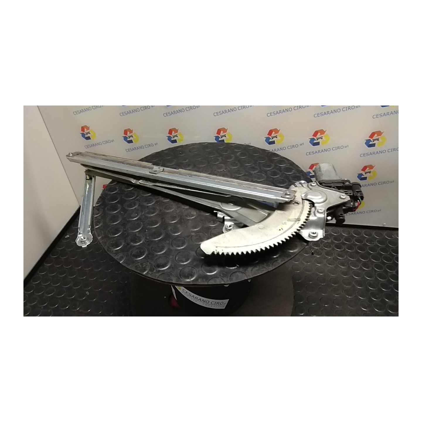 ALZACRISTALLO ELETTR. PORTA ANT. GL,GLX DX. 017 SUZUKI SX4 (03/06-) M16A 8341079J11000