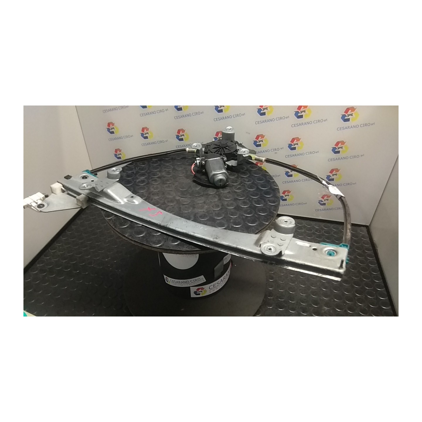 ALZACRISTALLO ELETTR. PORTA ANT. C/MOTORINO SEMPLICE SX. 060 RENAULT TWINGO 2A SERIE (12/11-) D4FE7 8200384743
