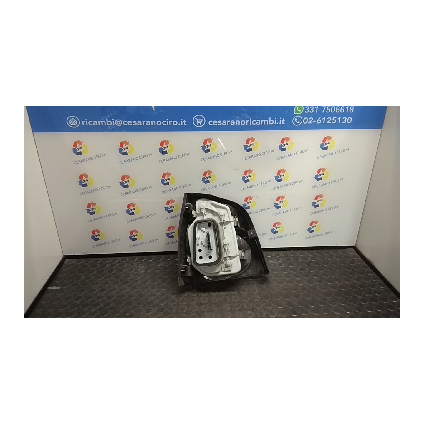 FANALE POST. DX. 067 VOLKSWAGEN POLO (9N) (10/01-03/05) BKY 6Q6945096Q
