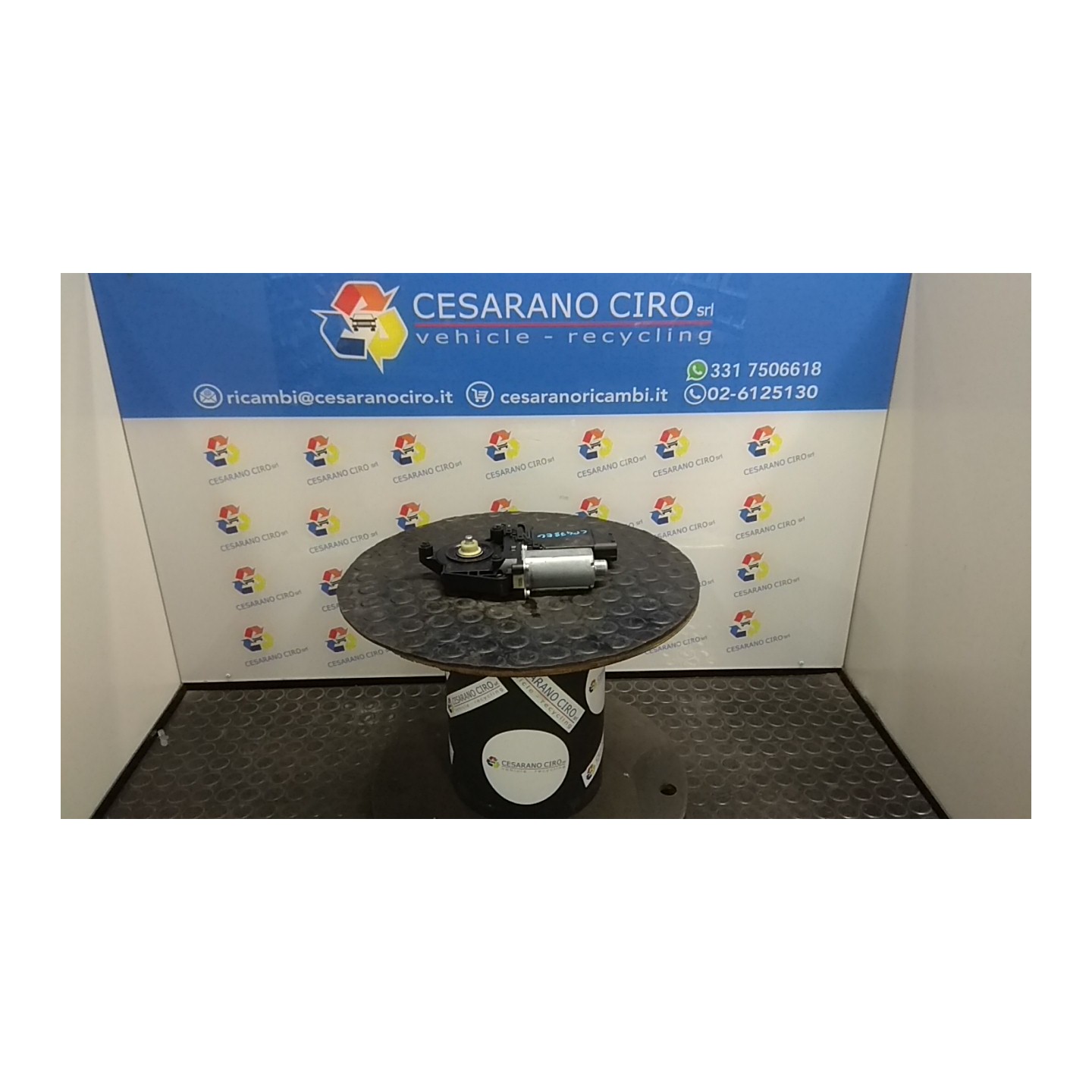 MOTORINO ALZACRISTALLO PORTA ANT. DX. 010 VOLKSWAGEN PASSAT (3B) (10/00-03/06) AVF 1C1959802001