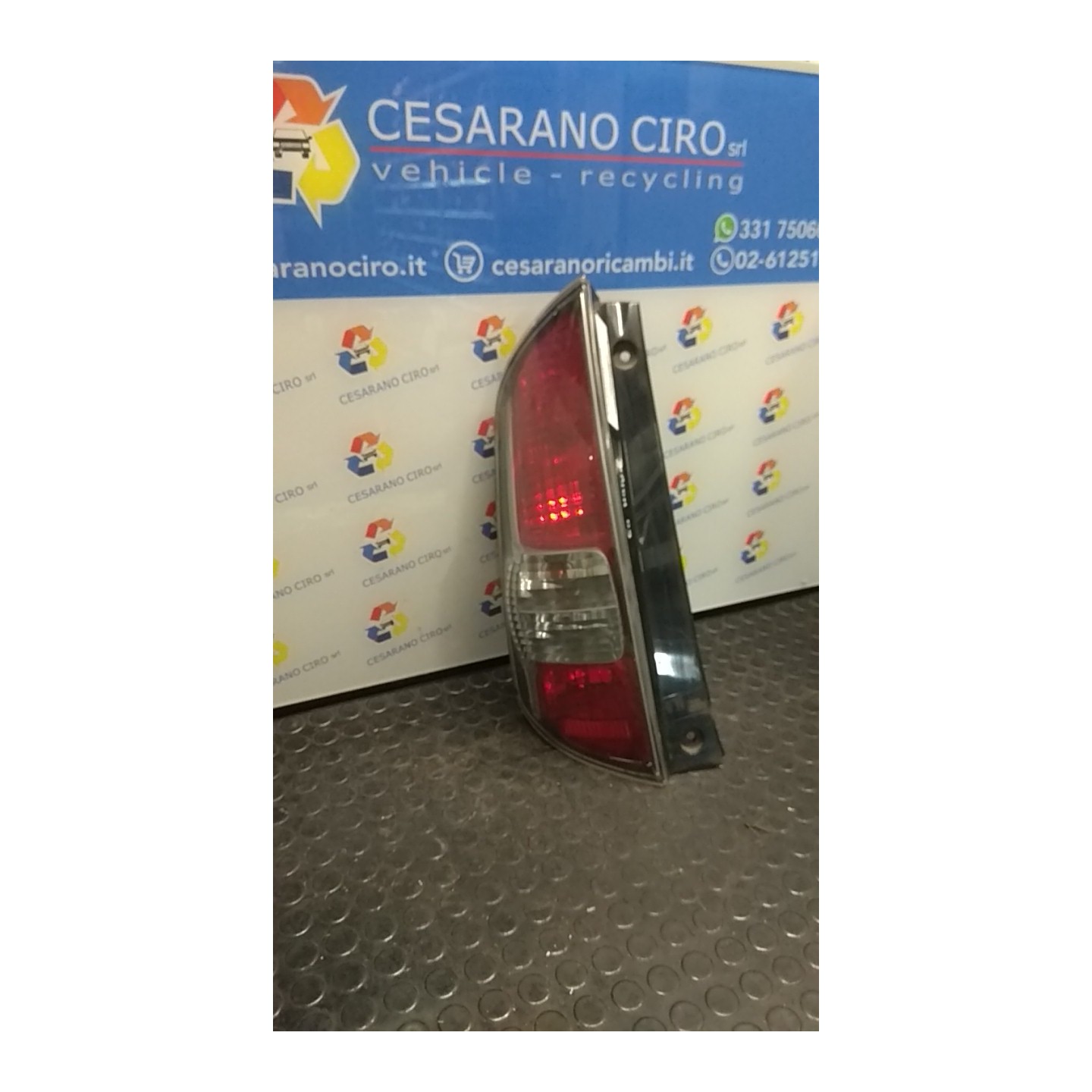 FANALE POST. SX. 068 DAIHATSU SIRION 2A SERIE (01/05-) 1KR 81560B1020