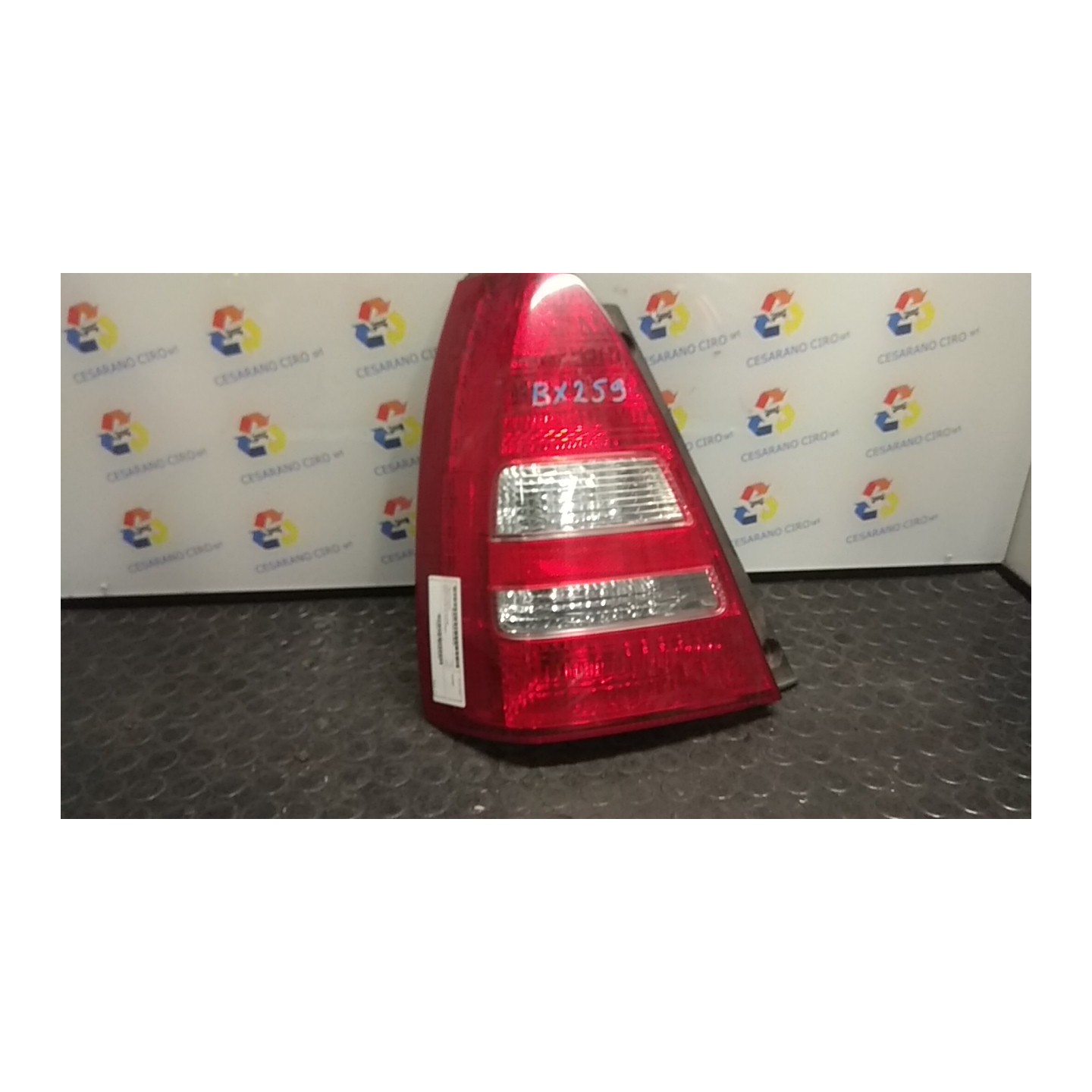 FANALE POST. SX. 193 SUBARU FORESTER 2A SERIE (10/02-04/08  84201SA270