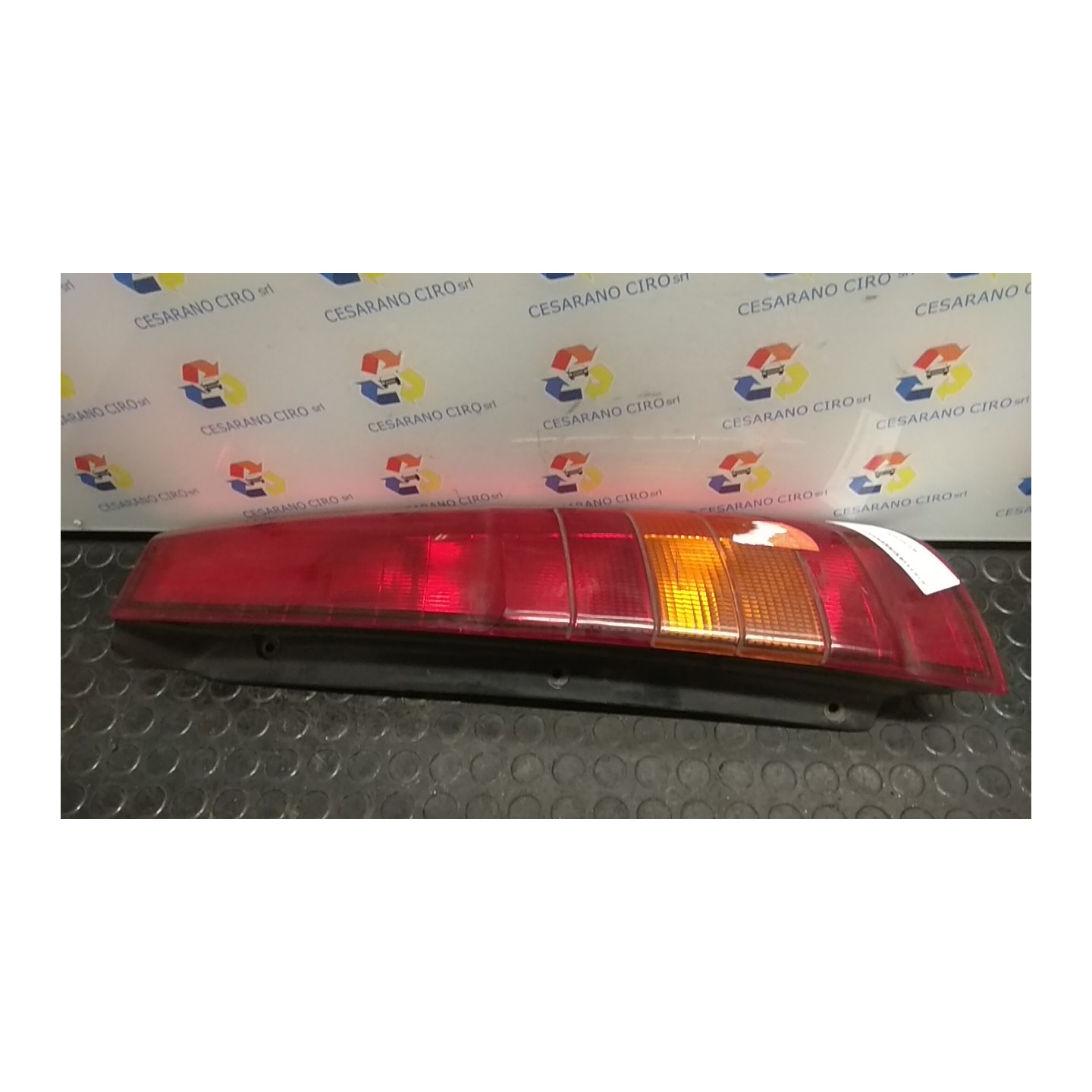 FANALE POST. DX. 212 MITSUBISHI SPACE RUNNER (09/99-12/01)  MR465606