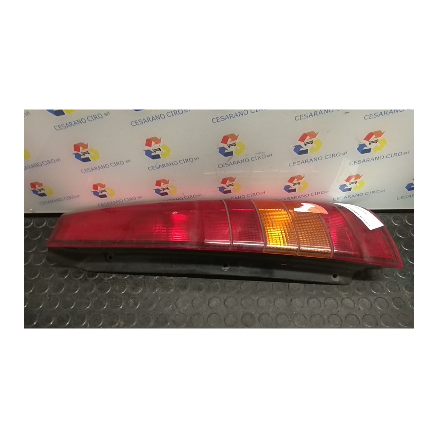 FANALE POST. DX. 212 MITSUBISHI SPACE RUNNER (09/99-12/01)  MR465606
