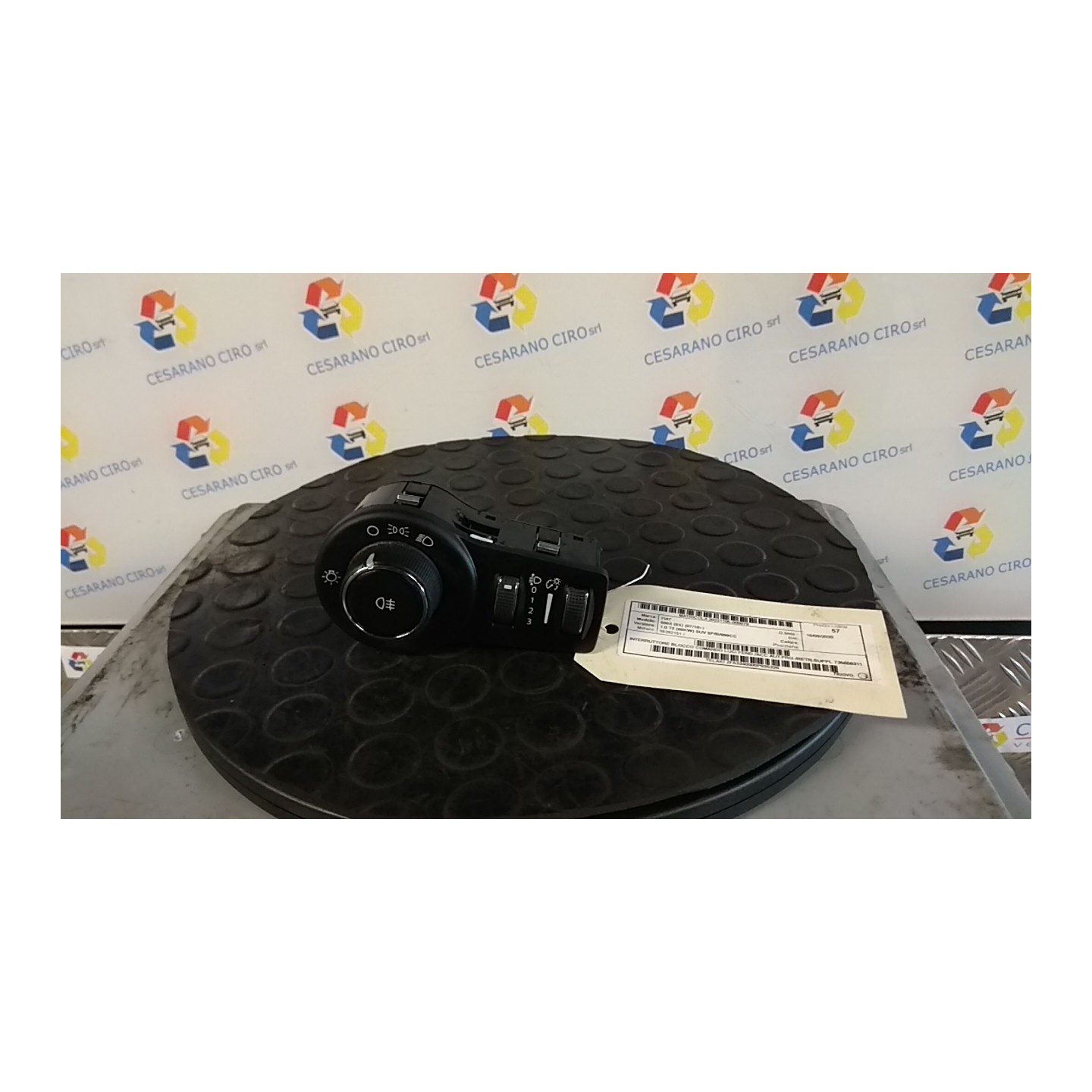INTERRUTTORE BLOCCO COMANDO LUCI FEND./ACC.AUT.PRO./RETR.SUPPL 079 FIAT 500X (6X) (07/18-) 55282151 735658311