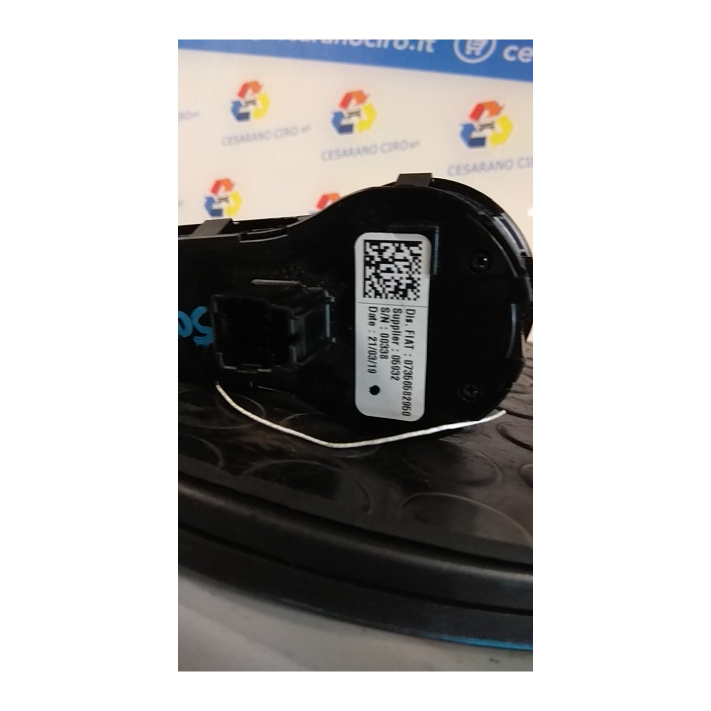 INTERRUTTORE BLOCCO COMANDO LUCI FEND./ACC.AUT.PRO./RETR.SUPPL 079 FIAT 500X (6X) (07/18-) 55282151 735658311