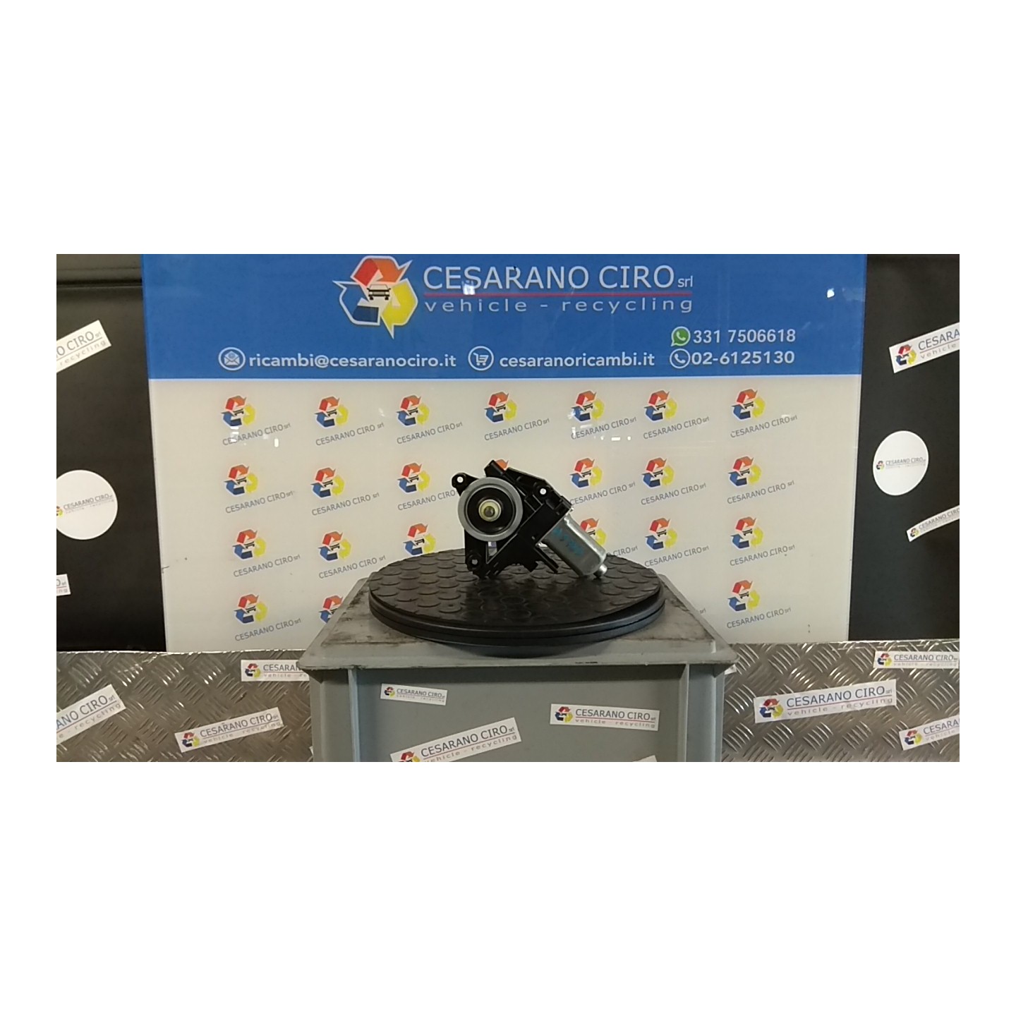 MOTORINO ALZACRISTALLO PORTA POST. SX. 209 FIAT FREEMONT (24) (04/11-) 939B5000 K04589153AA
