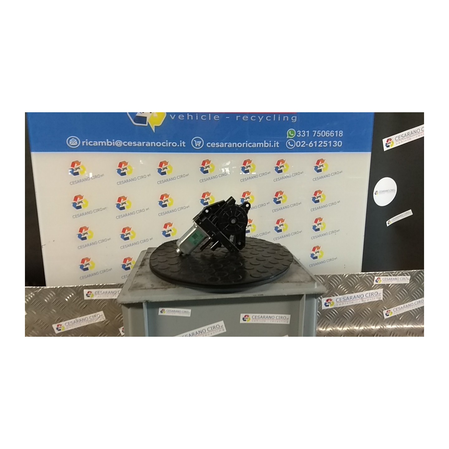 MOTORINO ALZACRISTALLO PORTA POST. SX. 209 FIAT FREEMONT (24) (04/11-) 939B5000 K04589153AA
