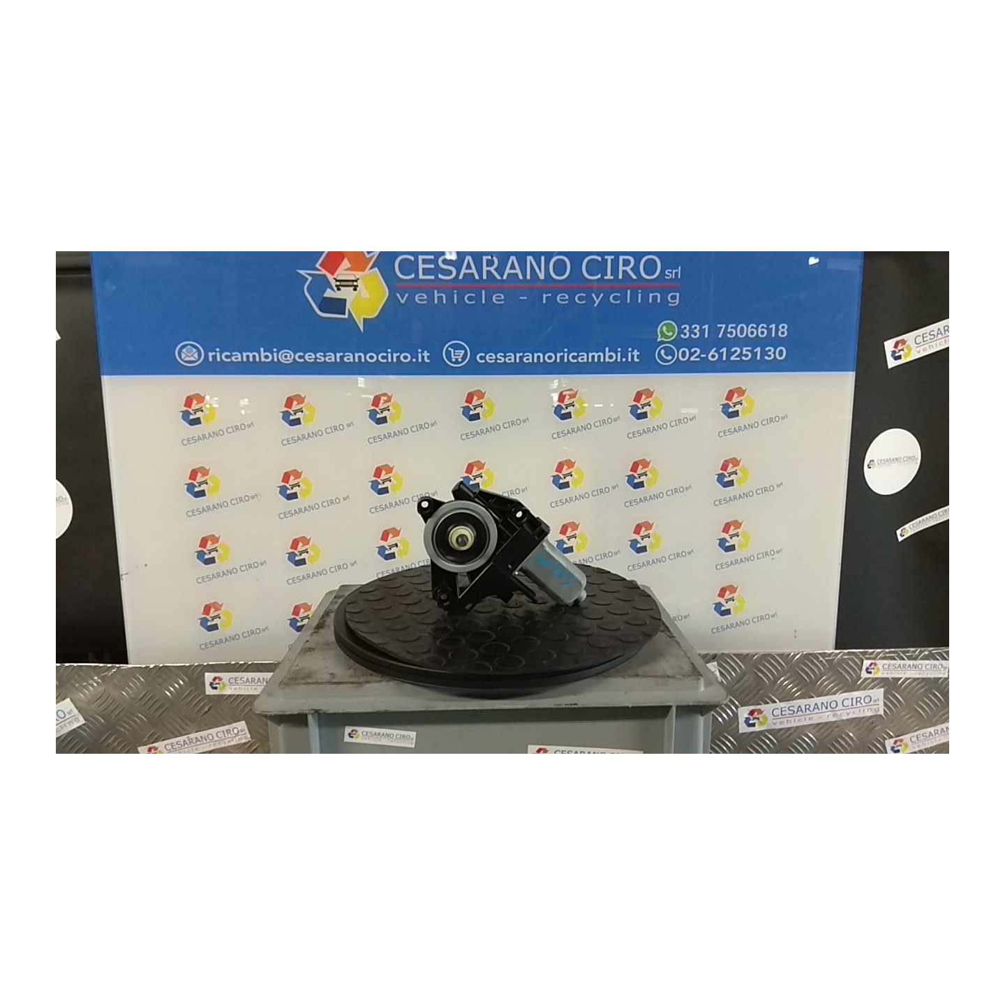 MOTORINO ALZACRISTALLO PORTA ANT. SX. 211 FIAT FREEMONT (24) (04/11-) 939B5000 K68209825AB