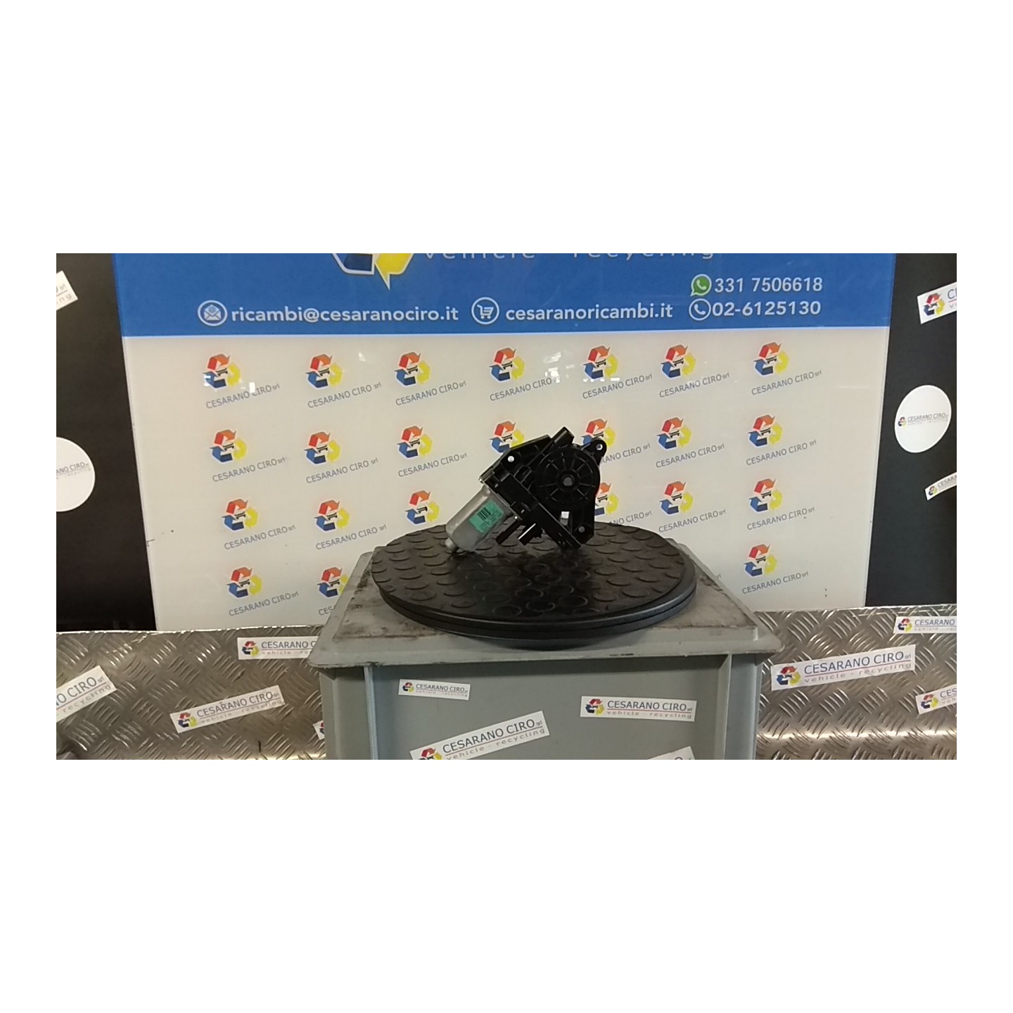 MOTORINO ALZACRISTALLO PORTA ANT. SX. 211 FIAT FREEMONT (24) (04/11-) 939B5000 K68209825AB
