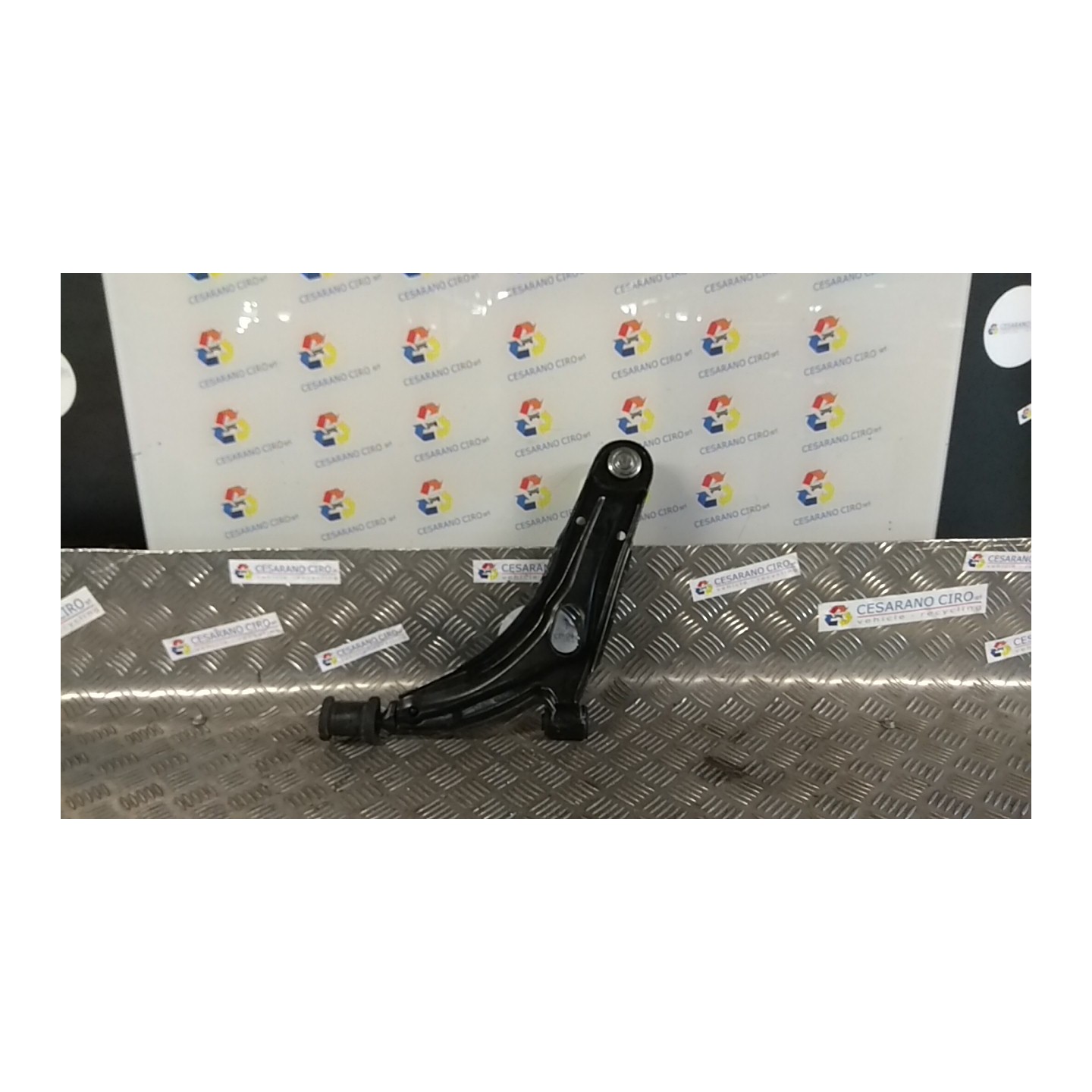 BRACCIO OSCILLANTE SOSP. ANT. DX. 132 FIAT UNO (06/94-09/95) 156C046 7705616