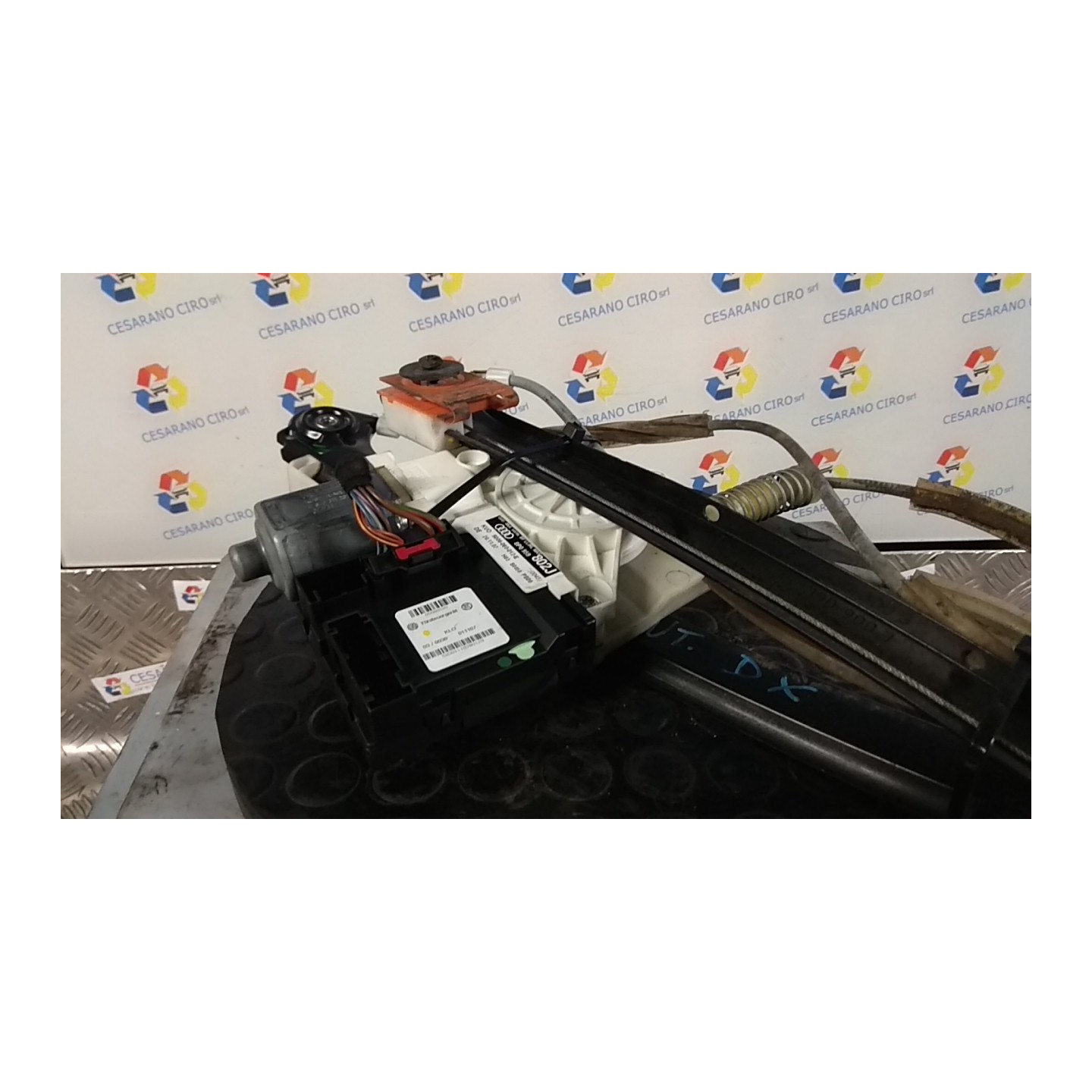 ALZACRISTALLO ELETTR. PORTA ANT. DX. 148 AUDI A3 (8P) (04/03-06/10) BMM 8P3837462C