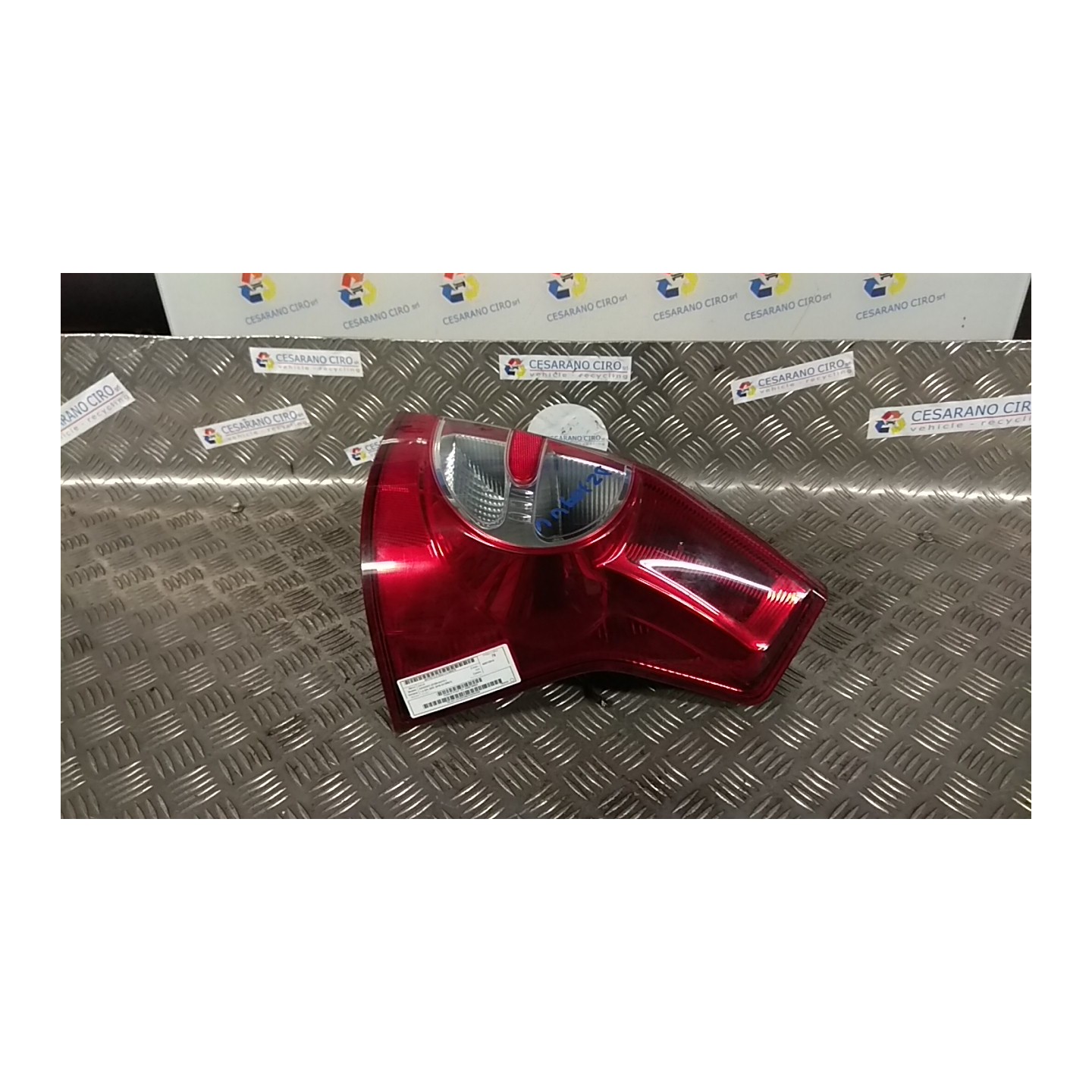 FANALE POST. DX. 076 DACIA SANDERO (07/08-04/13) K7JA7 8200734824