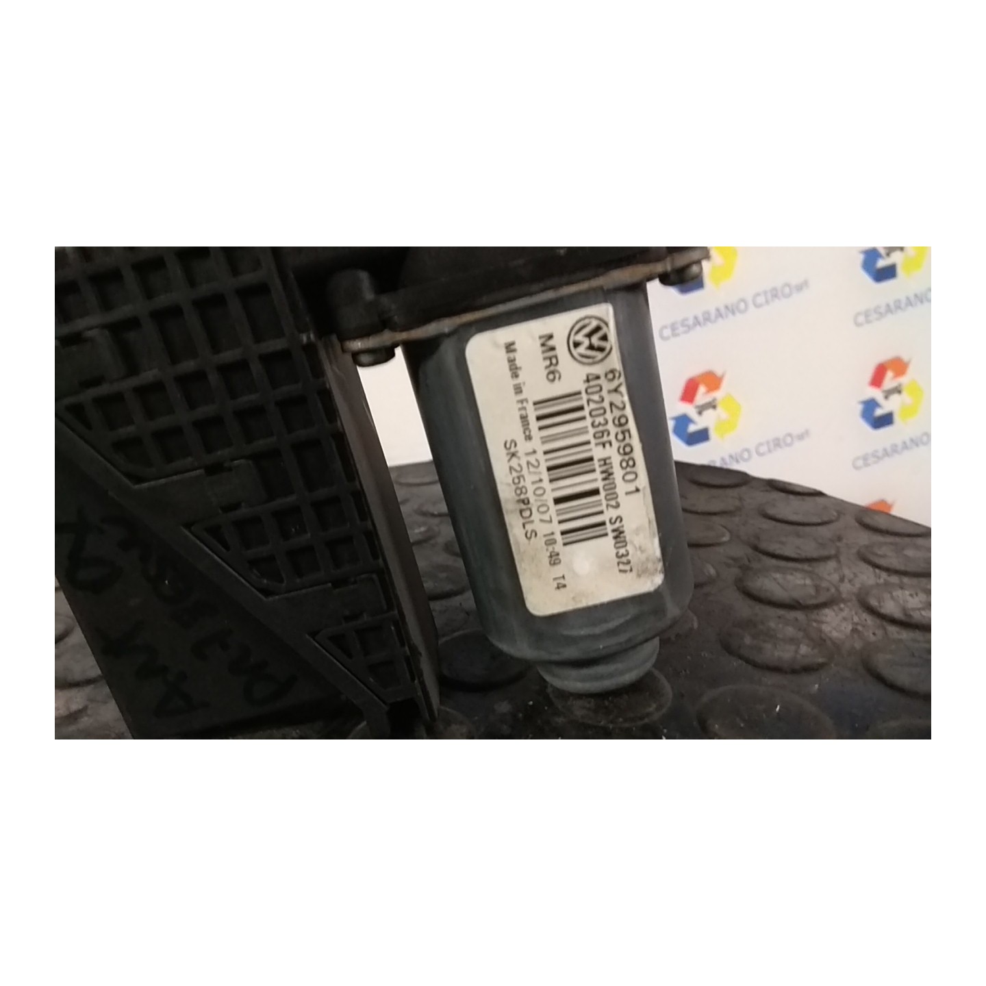 MOTORINO ALZACRISTALLO PORTA ANT. SX. 316 VOLKSWAGEN GOLF (5K/AJ) (09/08-) CAY 5K0959701JZ01