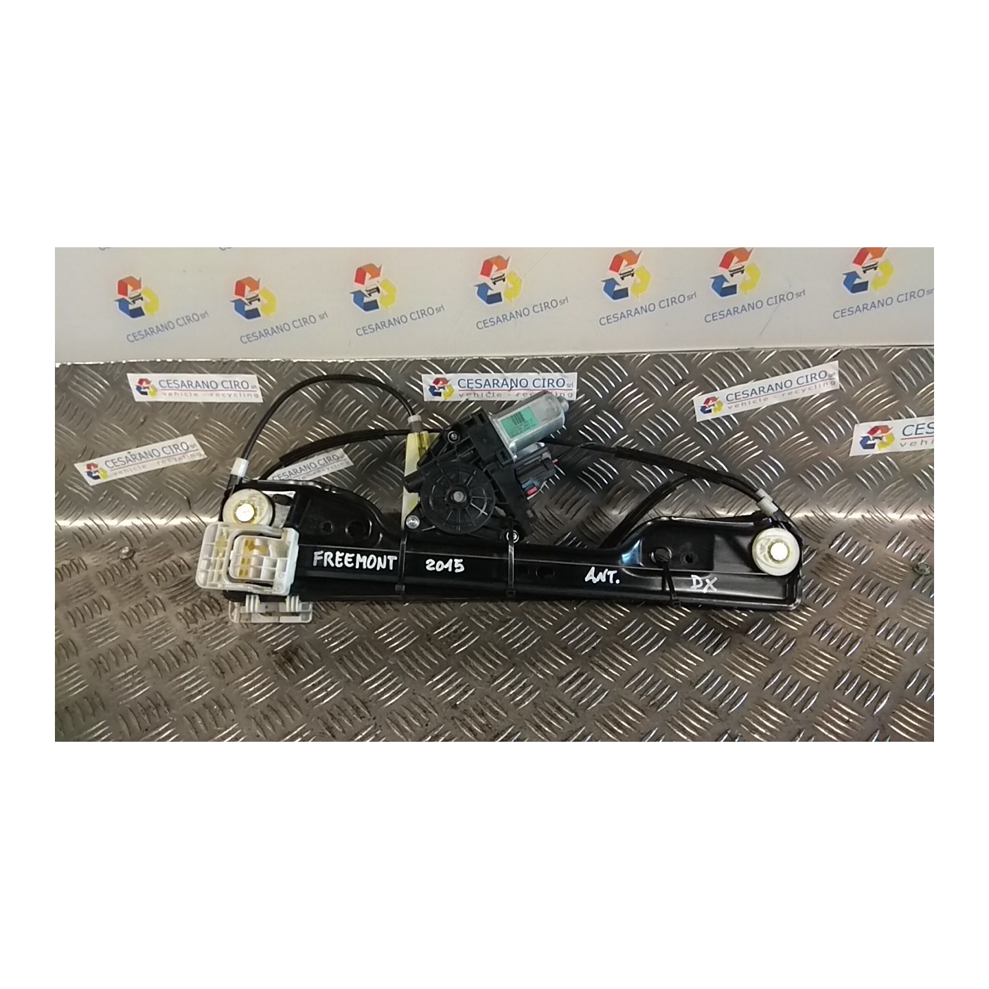 ALZACRISTALLO ELETTR. PORTA ANT. DX. 022 FIAT FREEMONT (2I) (09/14-) 939B5000 K68043734AA