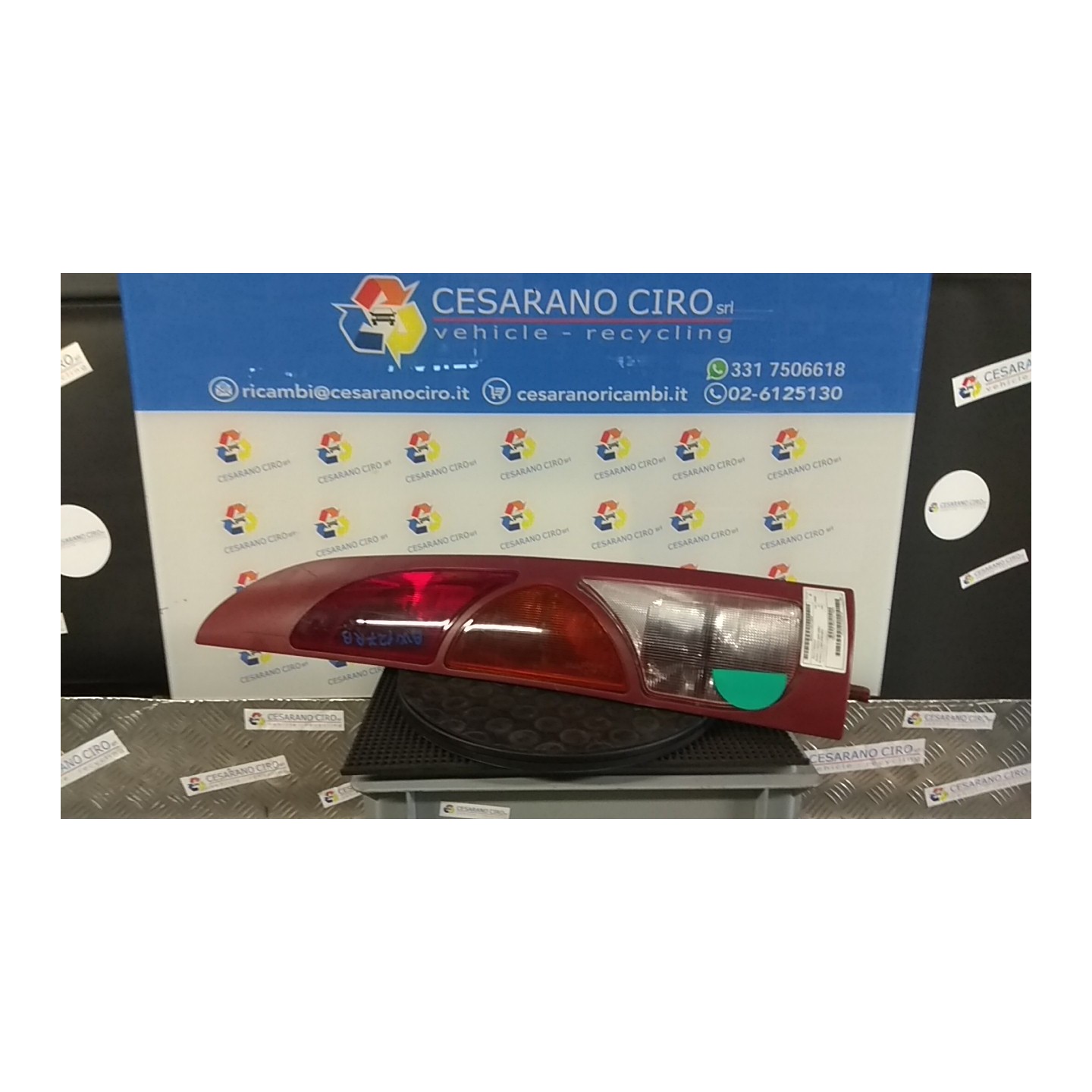 FANALE POST. PORTELLO DX. 136 RENAULT KANGOO (08/97-04/03) D7FB7 7700308716