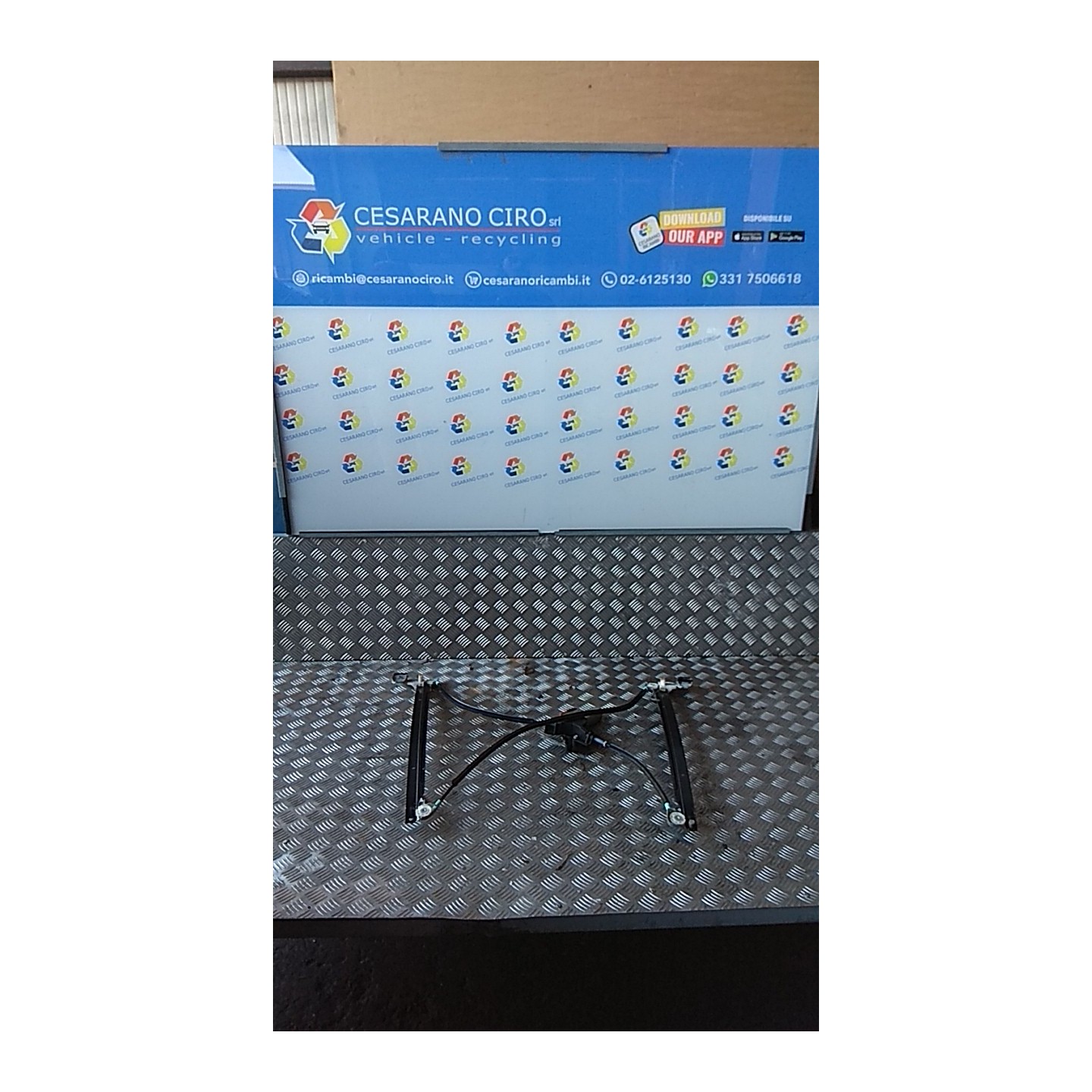 ALZACRISTALLO ELETTR. PORTA ANT. C/MOTORINO DX. 041 CHRYSLER VOYAGER/GRAND VOYAGER (04/04-1 25L K04894526AA