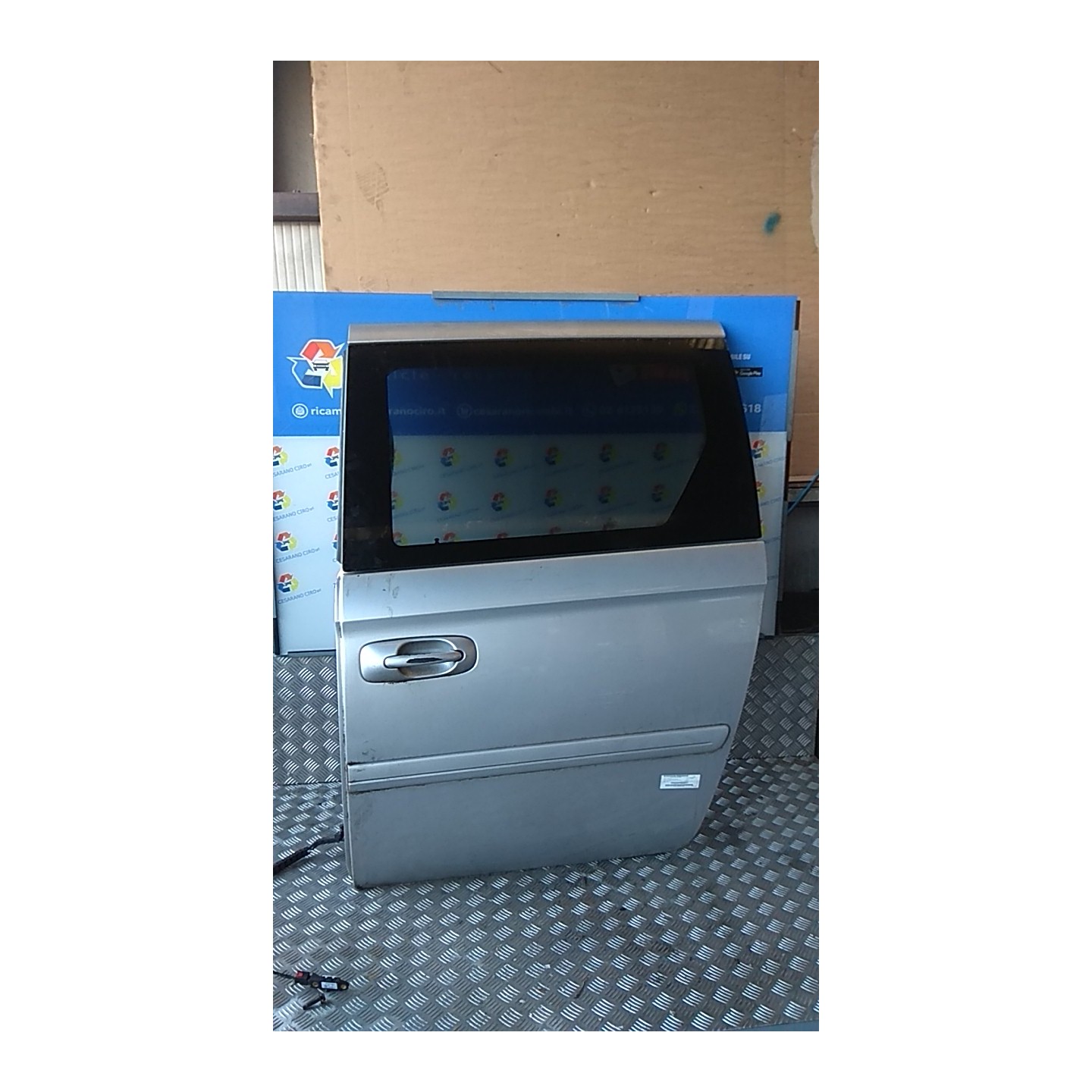 PORTA POST. SX. 047 CHRYSLER VOYAGER/GRAND VOYAGER (04/04-1 25L K04894481AF