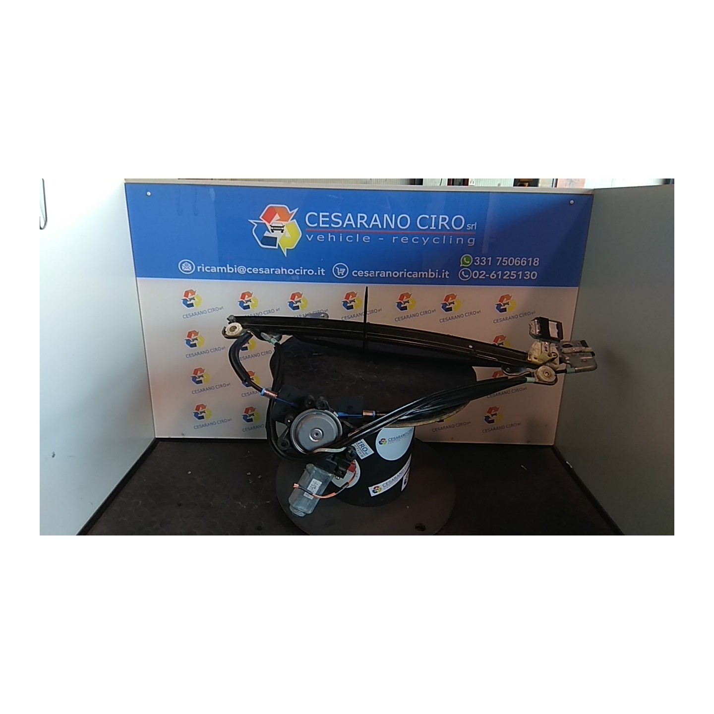 ALZACRISTALLO ELETTR. PORTA ANT. C/MOTORINO DX. 118 CHRYSLER VOYAGER/GRAND VOYAGER (04/04-1 28L K04894526AA