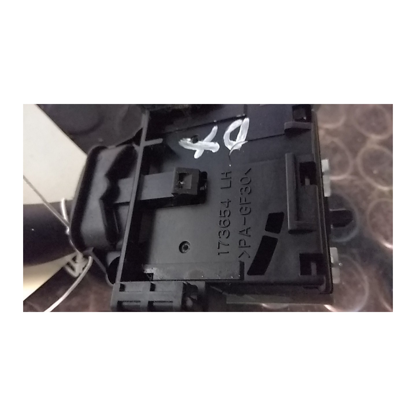 BLOCCO COMANDI TERGICRISTALLI 182 TOYOTA AVENSIS (04/03-04/09) 1ADFTV 8465205170
