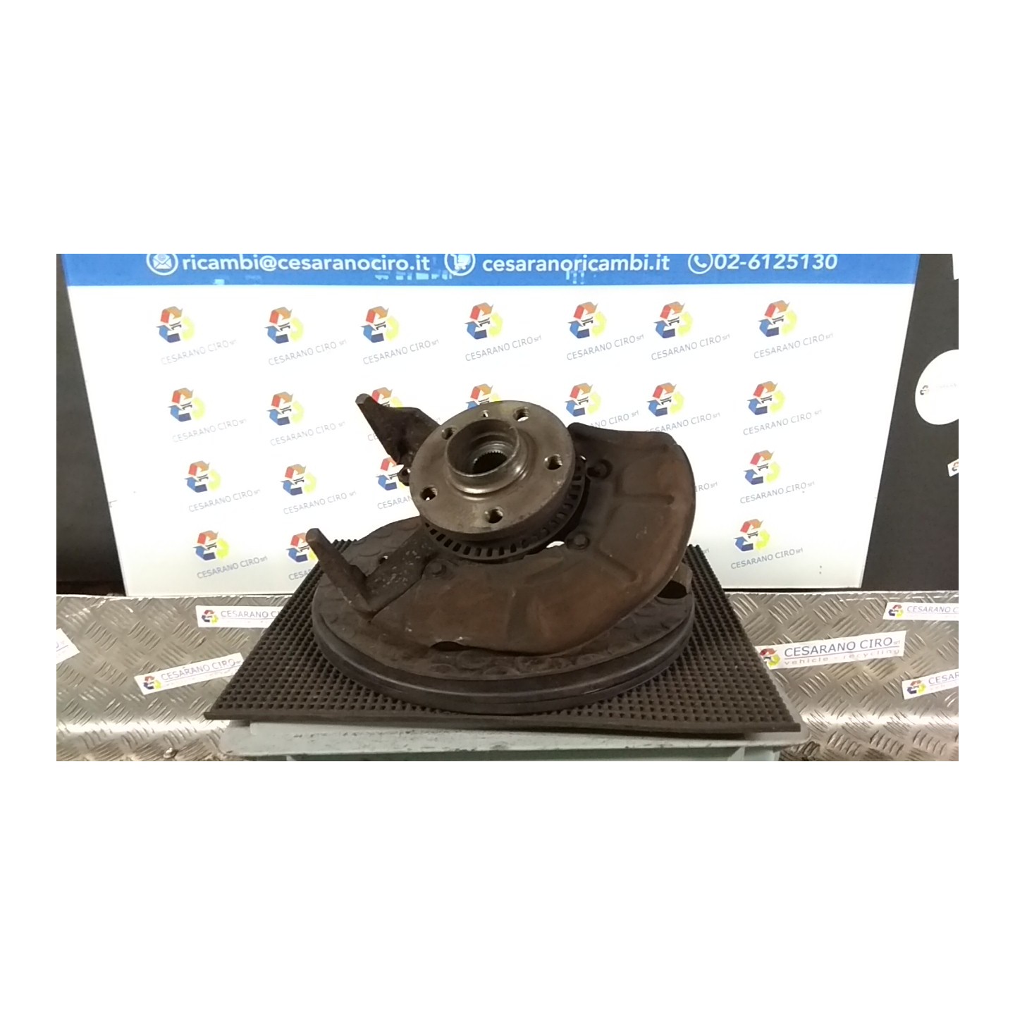 MONTANTE SOSP. ANT. C/PORTAFRENO SX. 084 VOLKSWAGEN GOLF (1J) (09/97-03/06) AKL 1J0407255N