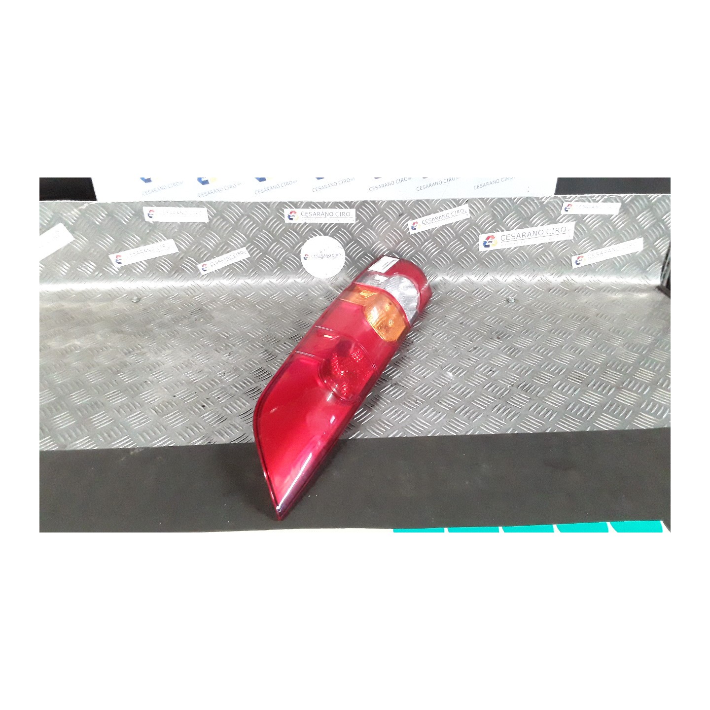 FANALE POST. P/PORTELLO POST. DX. 235 RENAULT KANGOO (04/03-03/09) K9KB7 8200150621