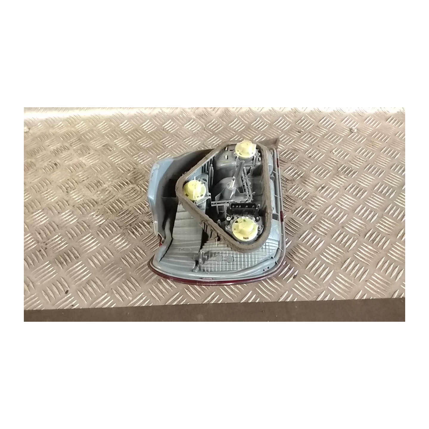 FANALE POST. DX. 008 TOYOTA YARIS (10/01-11/05)     (FRP) 1SZFE 815510D070