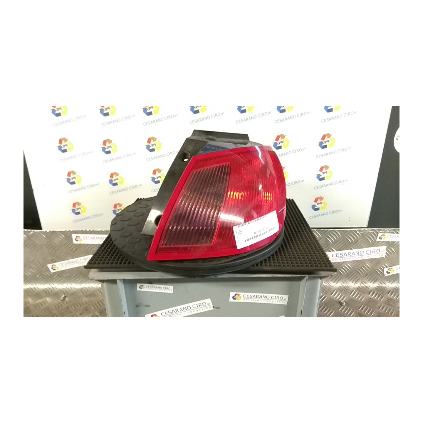 FANALE POST. PARTE EST. DX. 106 MITSUBISHI COLT 7A SERIE (06/04-12/09) 134910 MN186268