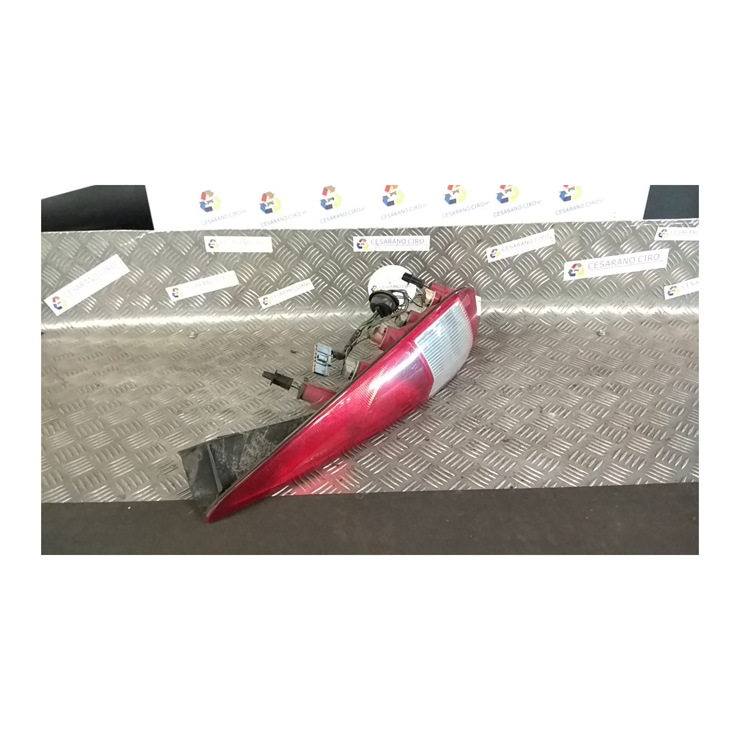 FANALE POST. DX. 221 FORD MONDEO (GE) (09/03-07/07) HJBB 1331600