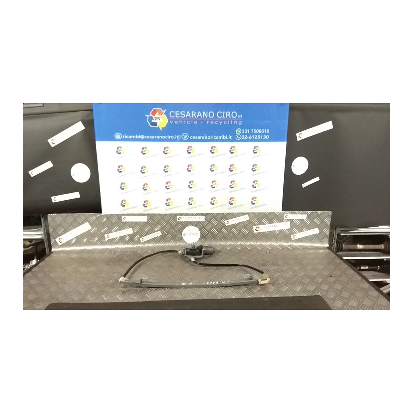 ALZACRISTALLO ELETTR. PORTA ANT. CON MOTORINO DX. 172 RENAULT SCENIC (03/99-05/03) K4MA7 7700838591