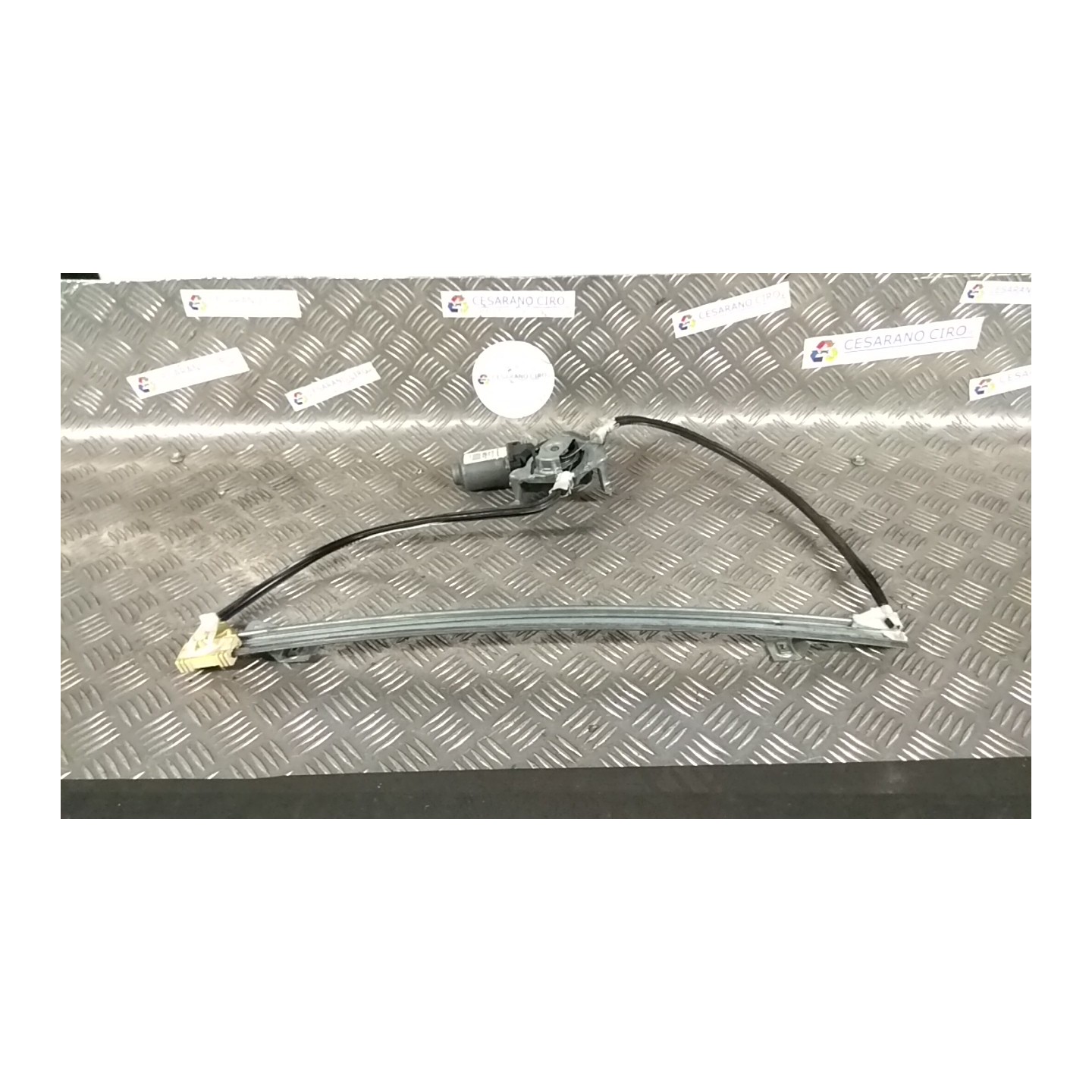 ALZACRISTALLO ELETTR. PORTA ANT. CON MOTORINO DX. 172 RENAULT SCENIC (03/99-05/03) K4MA7 7700838591
