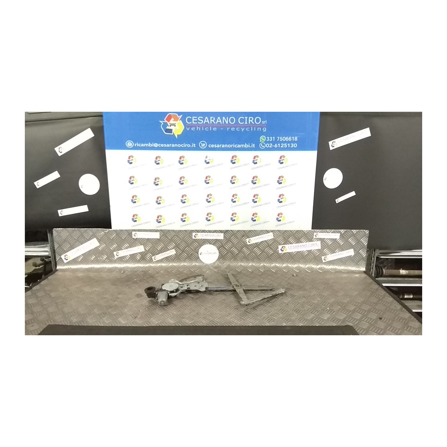 ALZACRISTALLO ELETTR. PORTA ANT. C/MOTORINO SX. 231 SUZUKI SWIFT (04/05-02/11) M13A 8340263J50000