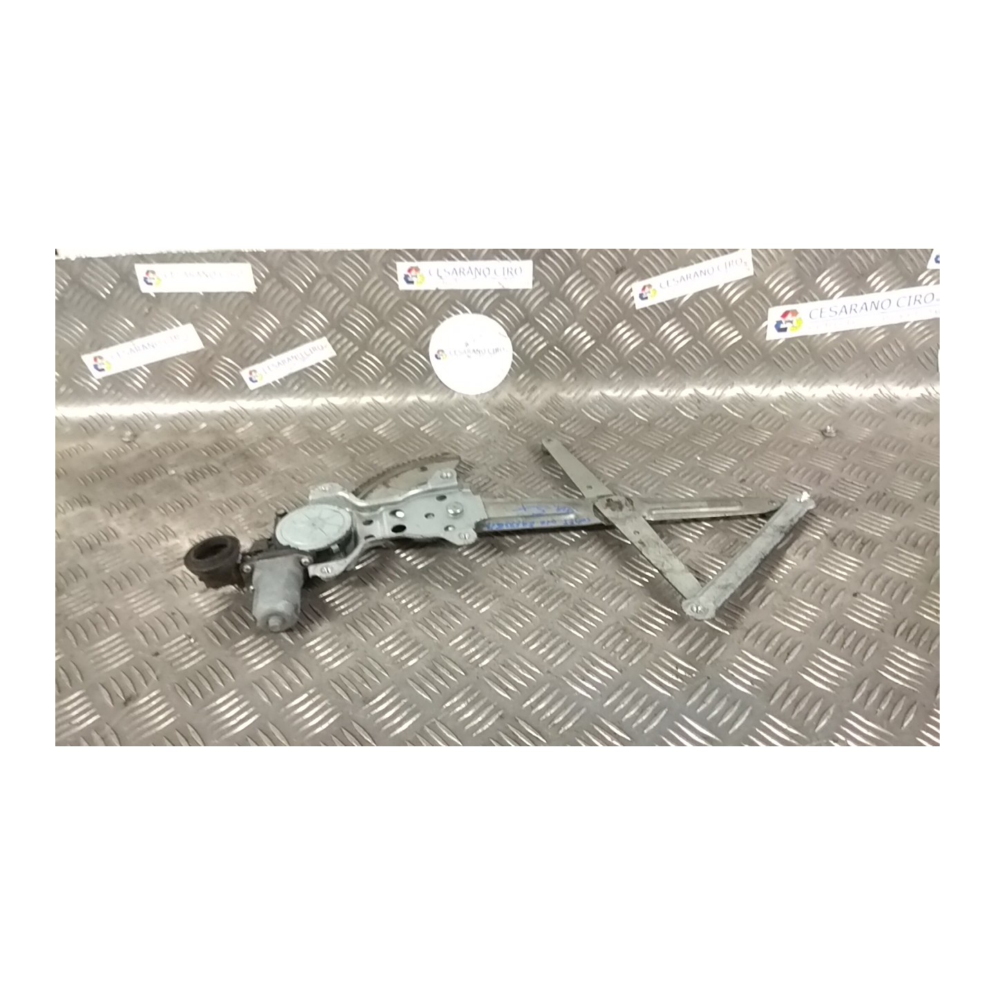 ALZACRISTALLO ELETTR. PORTA ANT. C/MOTORINO SX. 231 SUZUKI SWIFT (04/05-02/11) M13A 8340263J50000