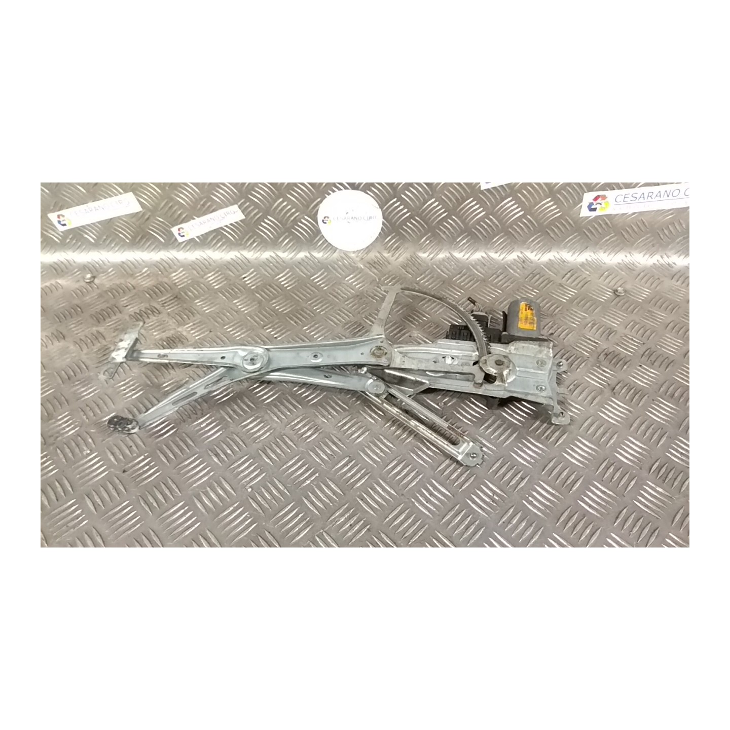 ALZACRISTALLO ELETTR. PORTA ANT. C/MOTORINO SX. 243 OPEL ASTRA (T98) (03/98-09/04) X14XE 90543917