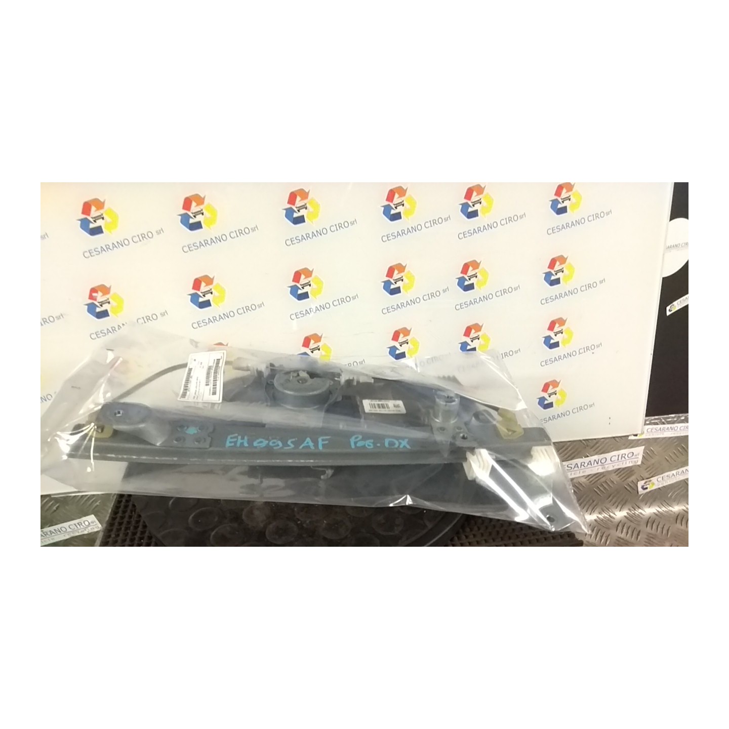 ALZACRISTALLO ELETTR. PORTA POST. C/MOTORINO DX. 014 NISSAN QASHQAI (J10E/JJ10E) (09/10-) MR20 82700JD40A