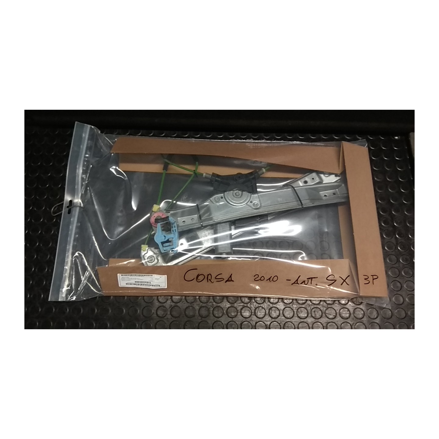 ALZACRISTALLO ELETTR. PORTA ANT. C/MOTORINO SX. 125 OPEL CORSA (S07) (07/06-02/11) A12XER 13289448
