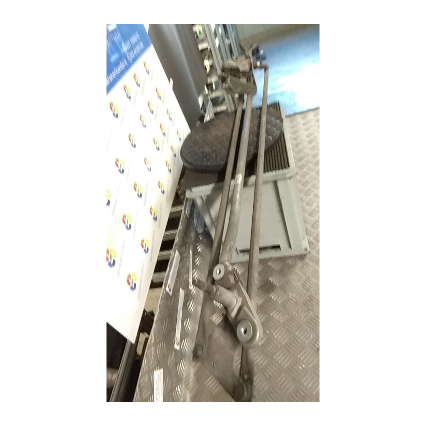 MECCANISMO TERGIPARABREZZA CON MOTORINO 120 RENAULT MODUS 2A SERIE (01/08-06/13) D4FD7 8200141270
