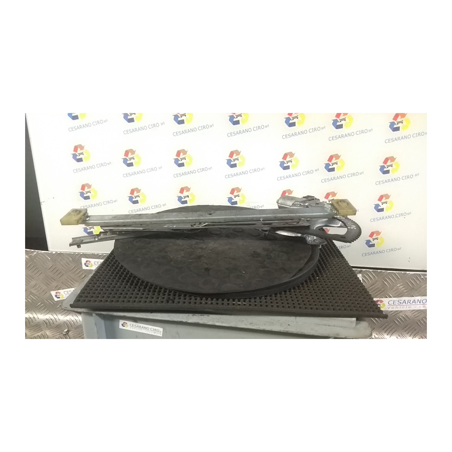 ALZACRISTALLO ELETTR. PORTA ANT. DX. 014 HYUNDAI I20 (01/09-) G4LA 824041J010
