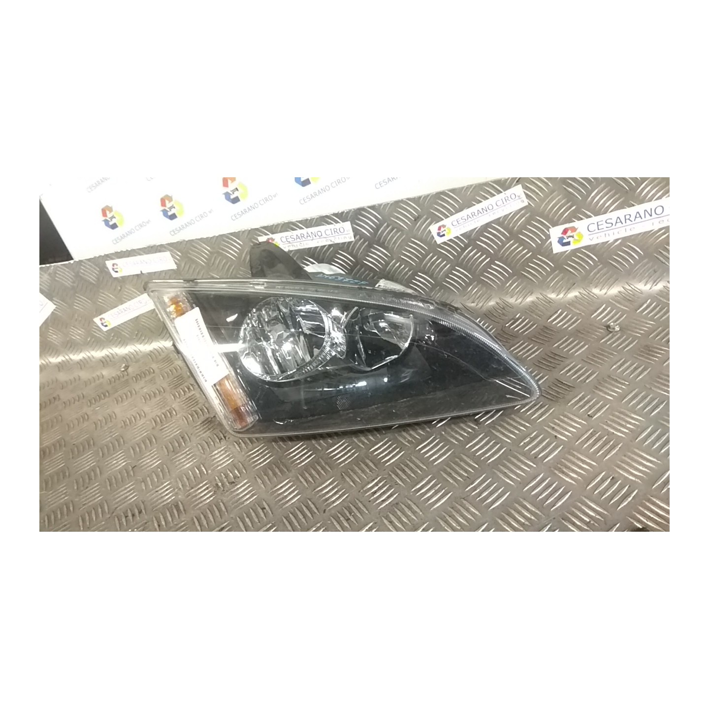 PROIETTORE C/ CORNICE FINITURA NERA DX. 004 FORD FOCUS (CAP) (11/04-06/08) HHDA 1480985